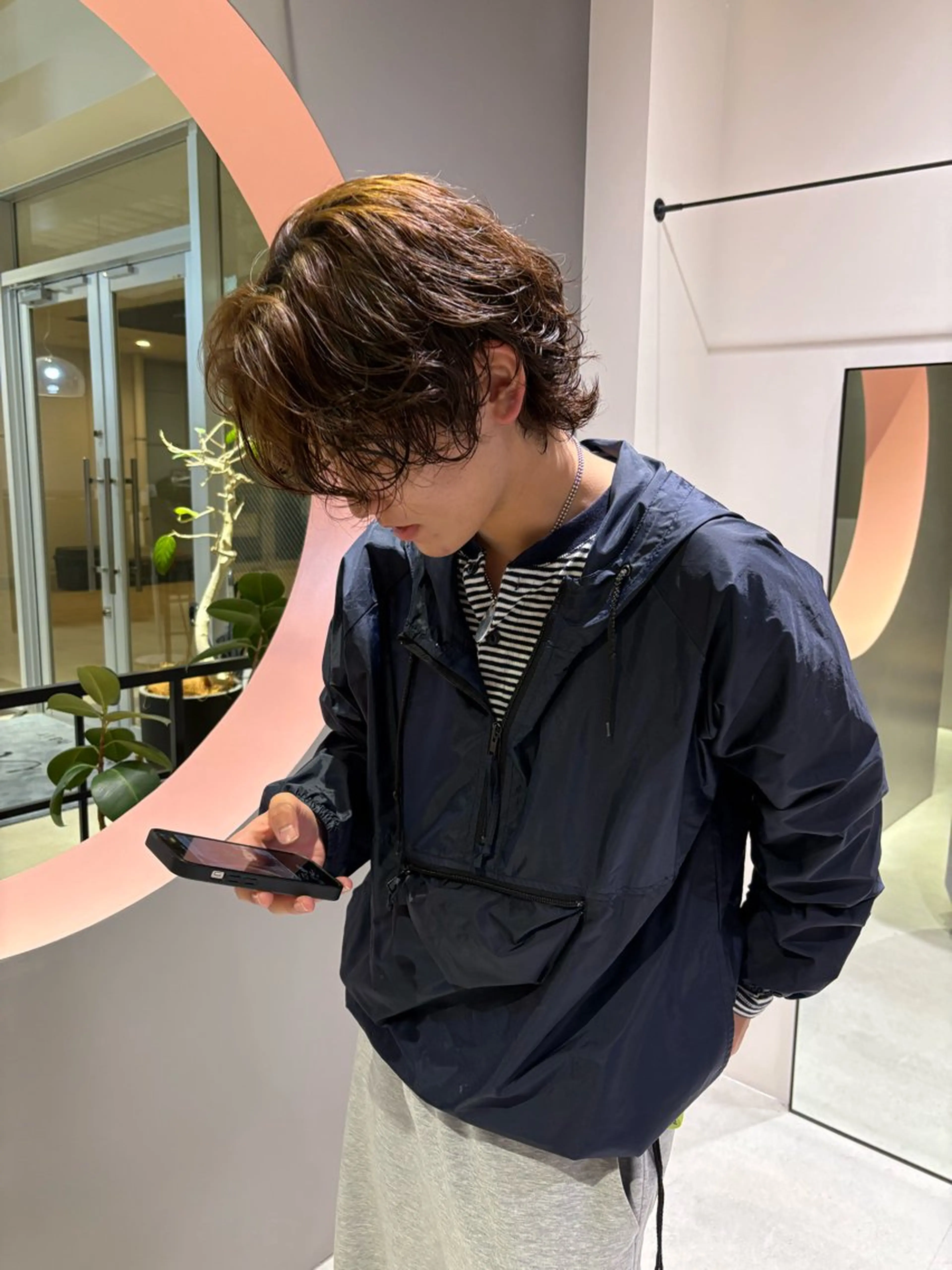 パーマ ヨシノ マナウのヘアスタイル