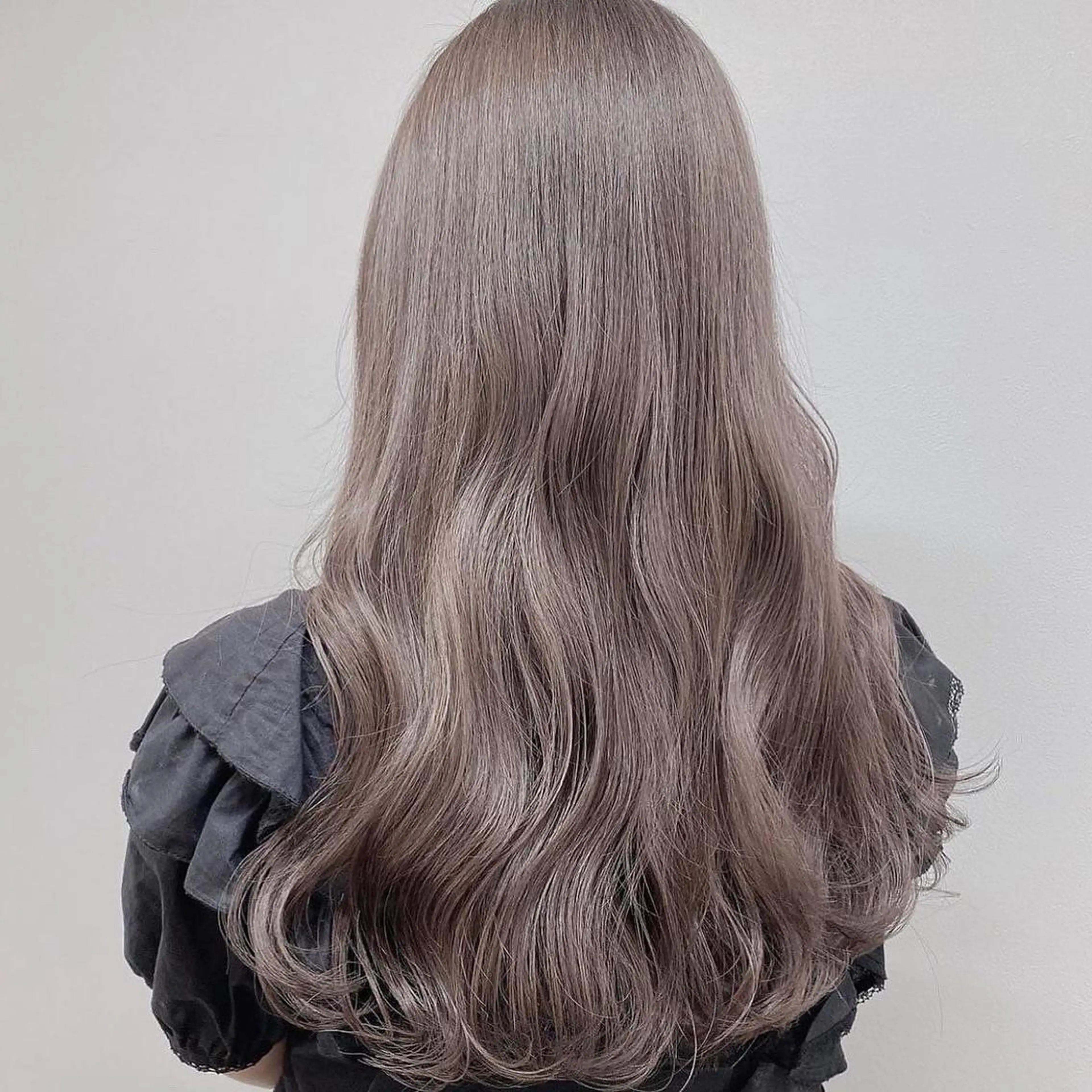 ミディアム カラー ヘアアレンジ ネイル マツエク・マツパ ヘアカラー トリートメント ベージュグレージュ 💕しゅーじ💕のヘアスタイル