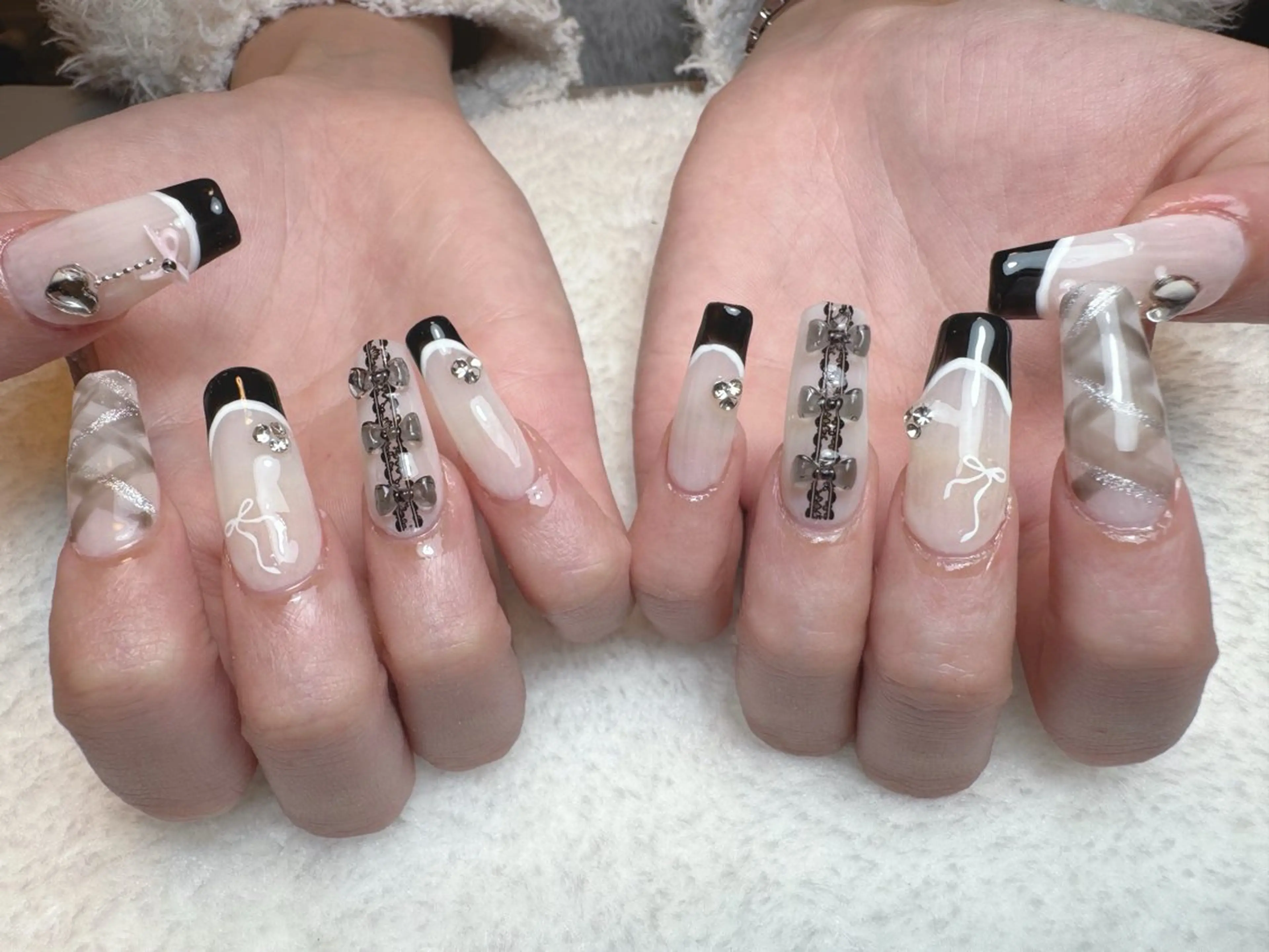 ネイル ブルー フレンチネイル キラキラネイル レース リボン ハンドネイル Nail Salon K&Rのネイルデザイン