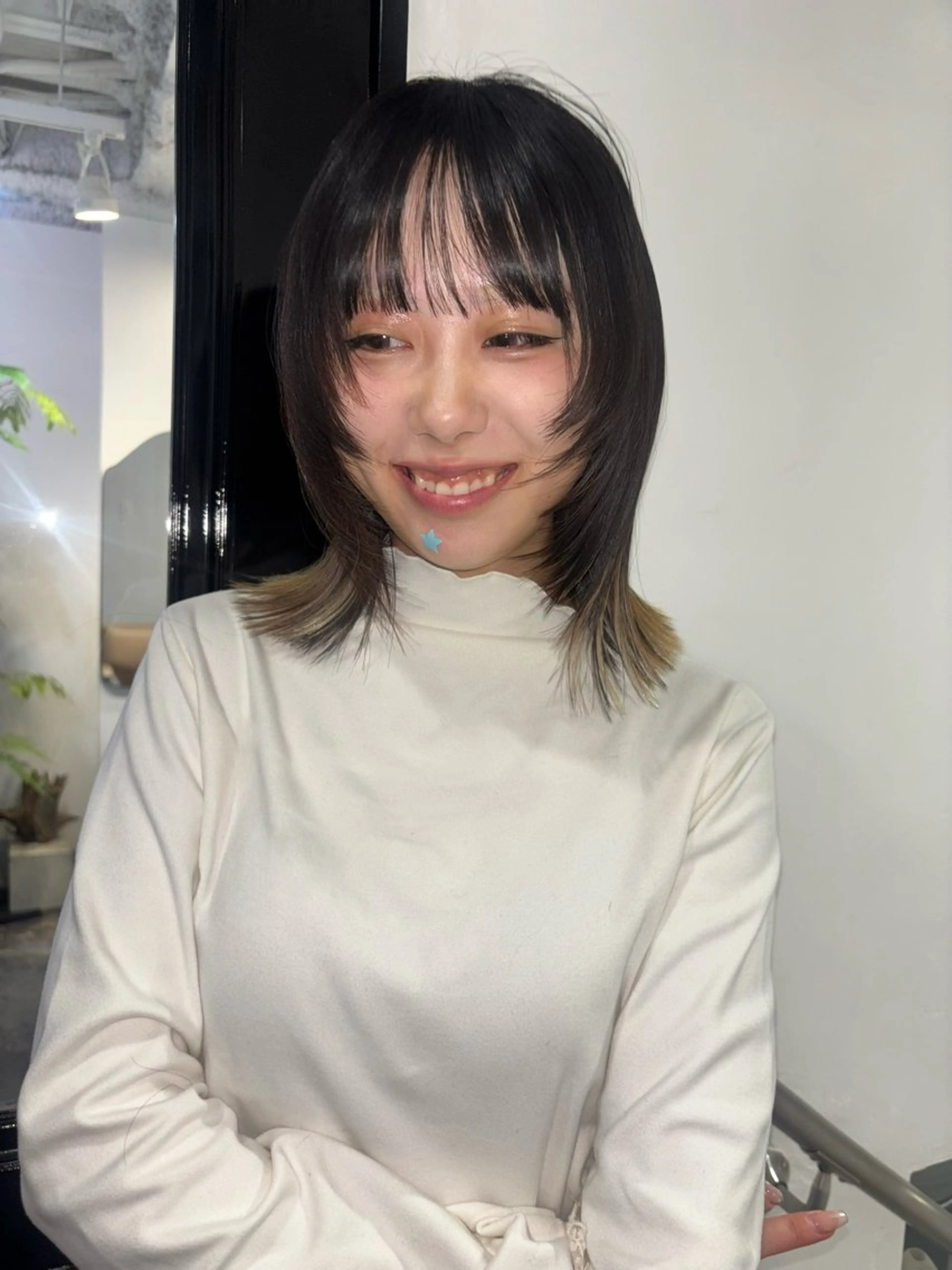 ミディアム レイヤーカット カット ヘアカラー Hana/ハイトーン /レイヤーカットのヘアスタイル