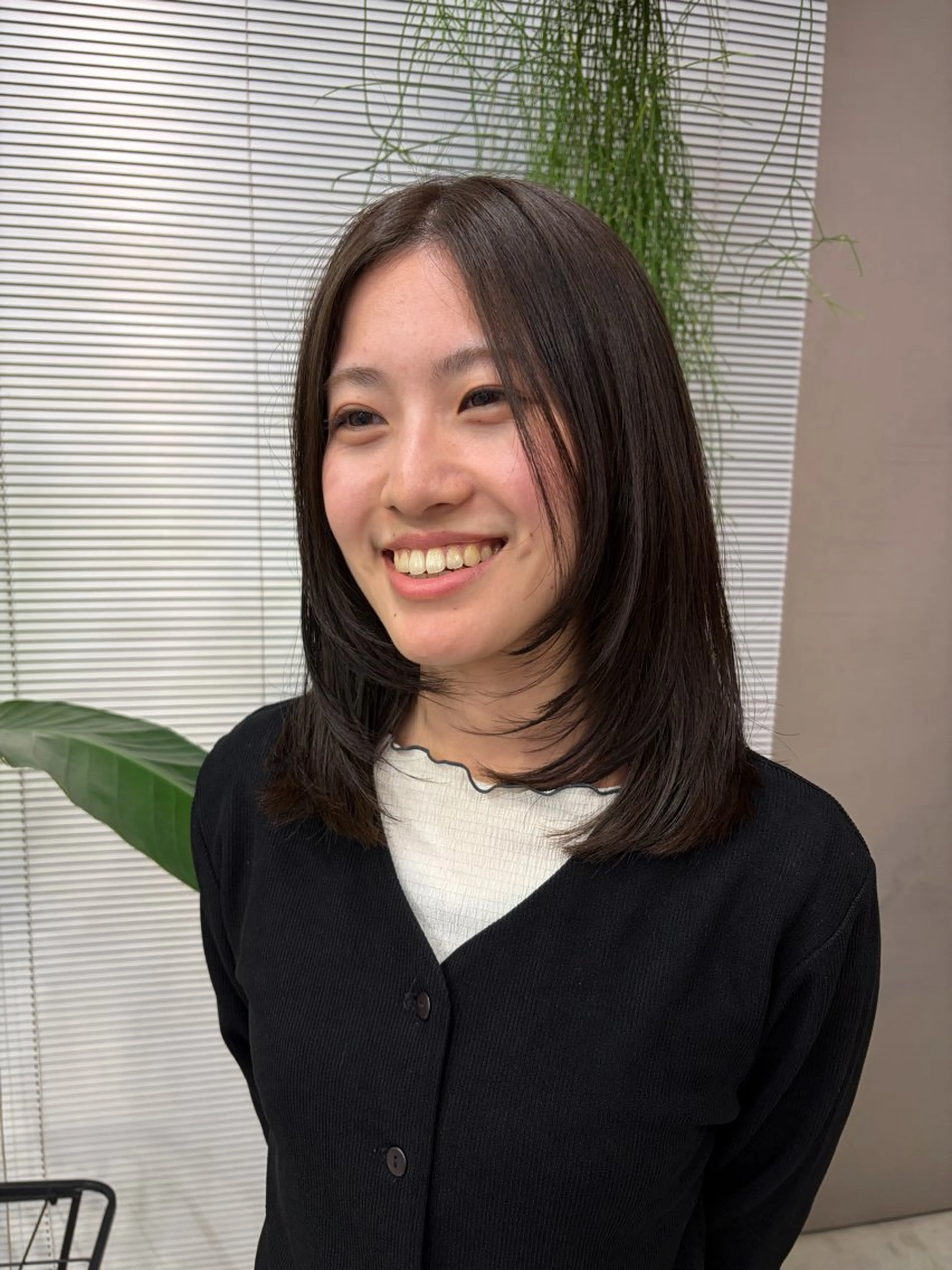 ミディアム 顔まわりレイヤー レイヤーカット カット 櫻木李紗/暖色カラー 透明感カラーのヘアスタイル