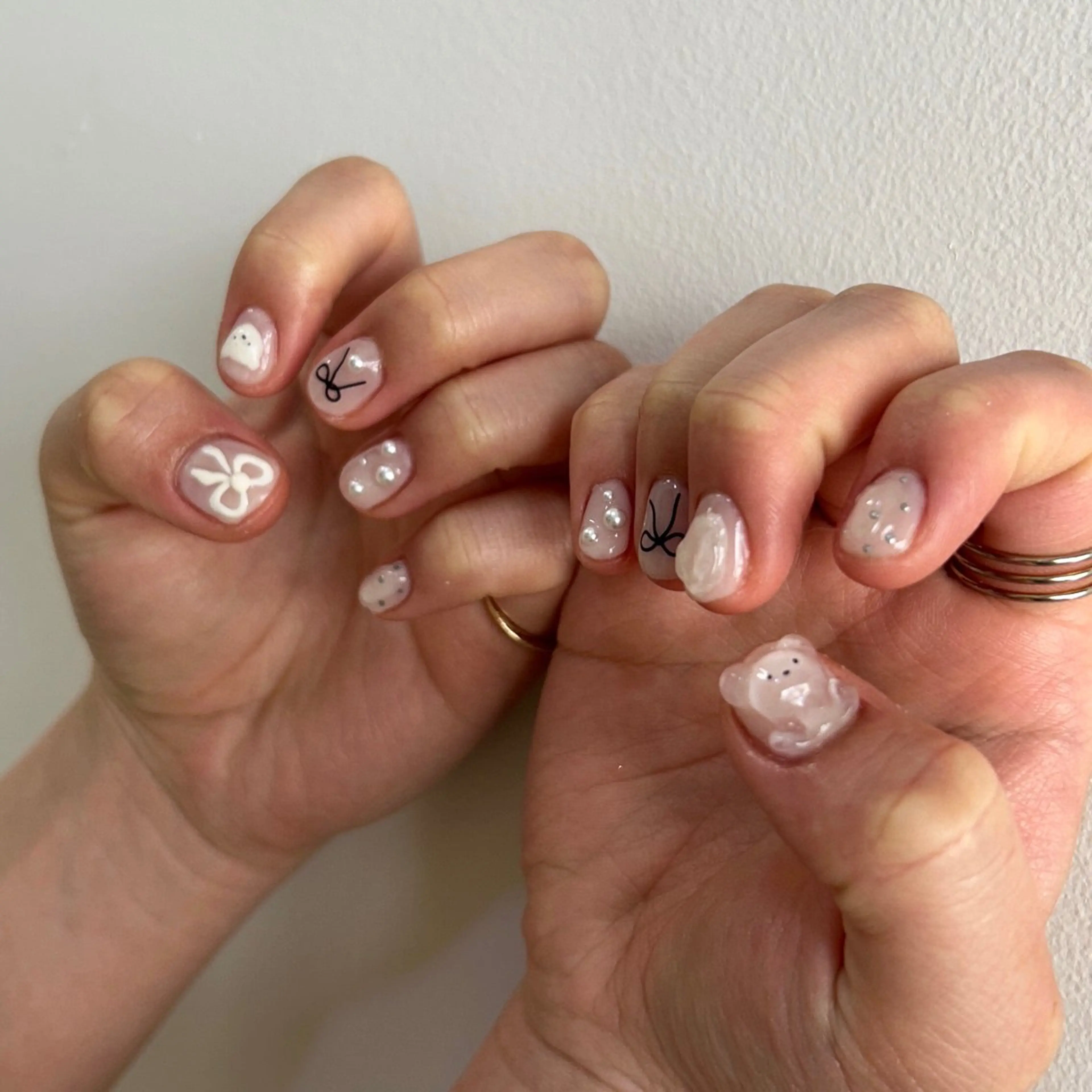 ネイル アートネイル べっ甲ネイル ジェルネイル グリーン キラキラネイル nailstudio eviz新宿店のネイルデザイン