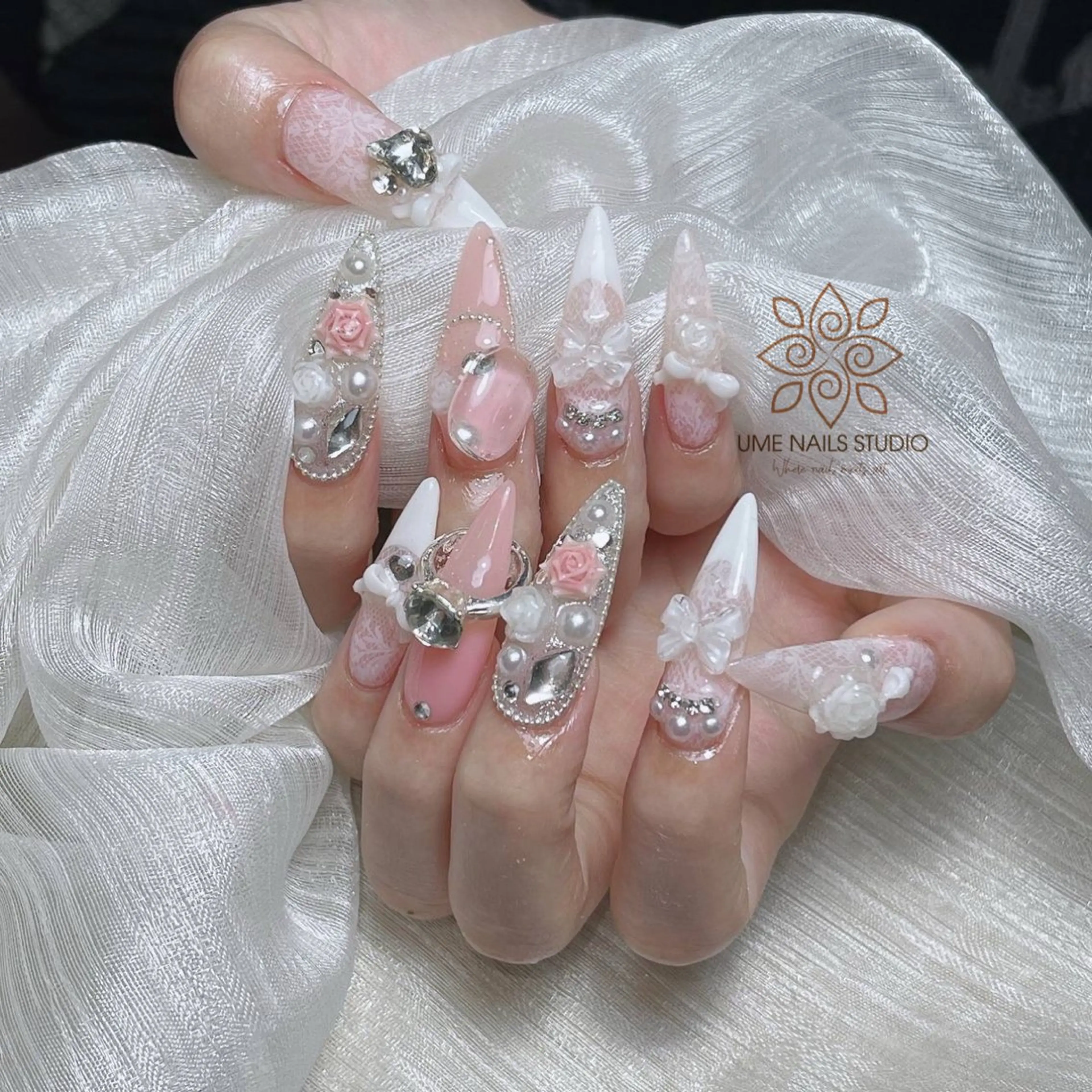ネイル チークネイル クリアネイル ガーリー キラキラネイル 韓国ネイル Ume Nail Studioのネイルデザイン