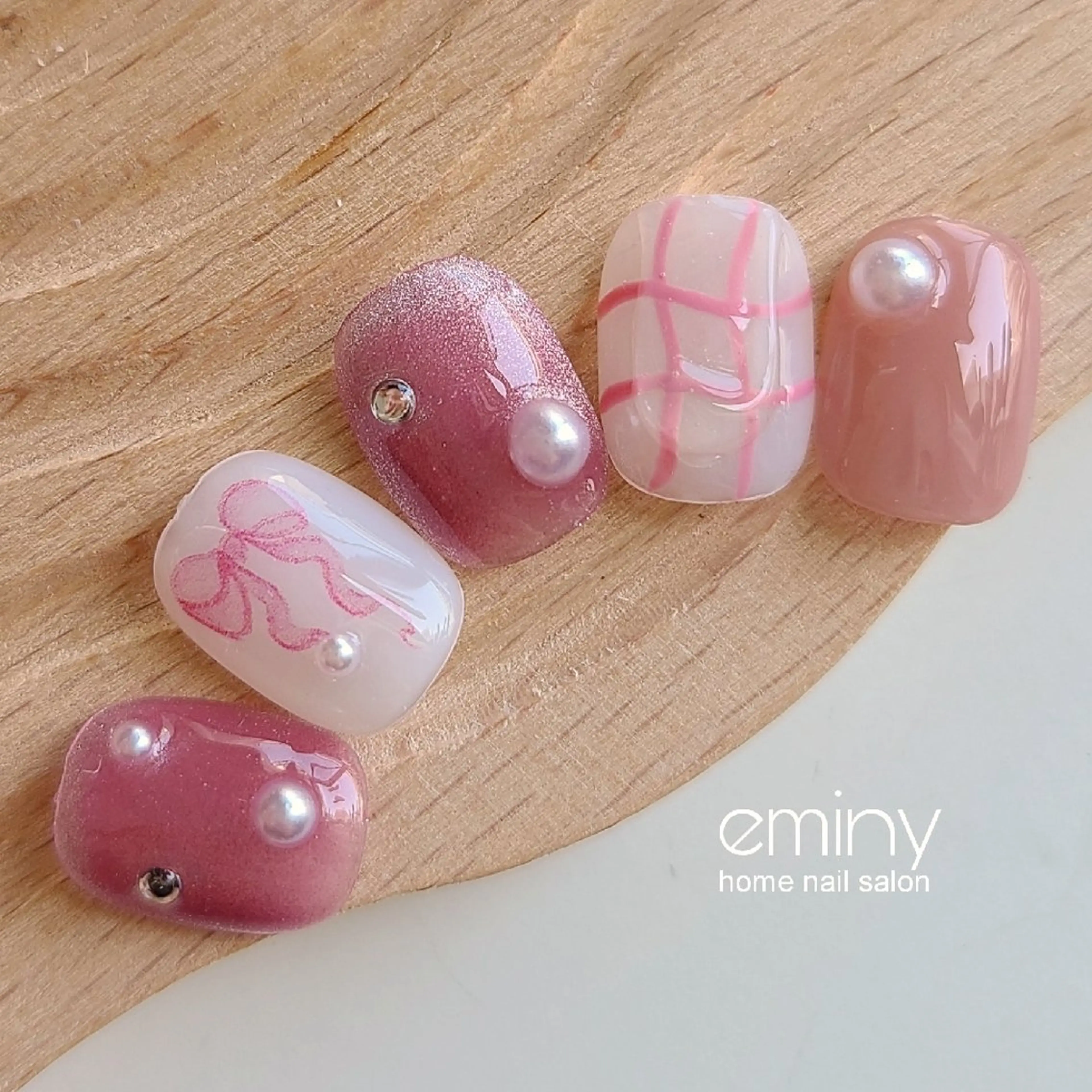 ネイル ジェルネイル 韓国ネイル マグネットネイル ピンク ぷっくりネイル ハンドネイル nail salon  eminyのネイルデザイン