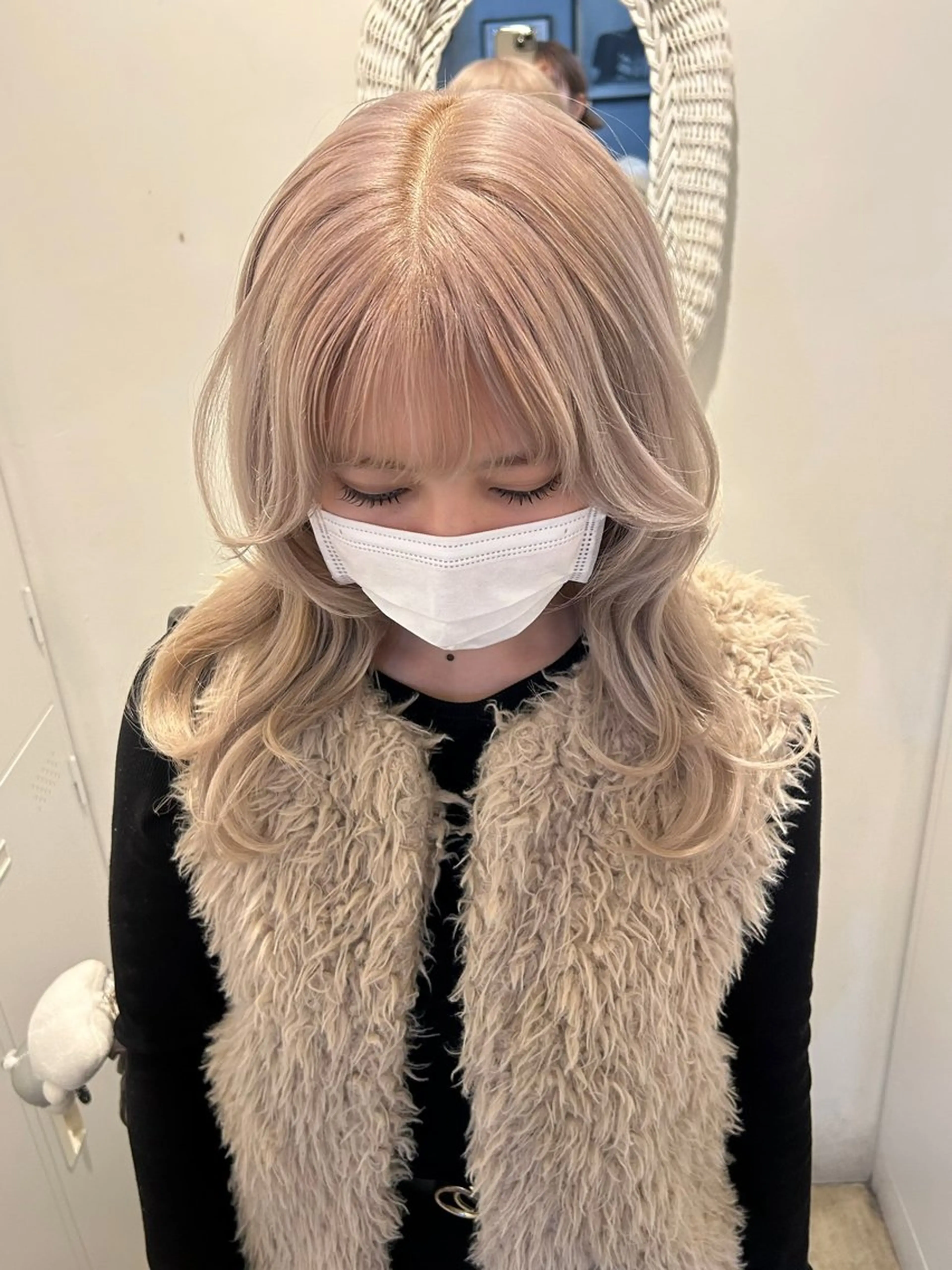 セミロング ヘアカラー トリートメント nacoハイトーン ベージュ🤍のヘアスタイル