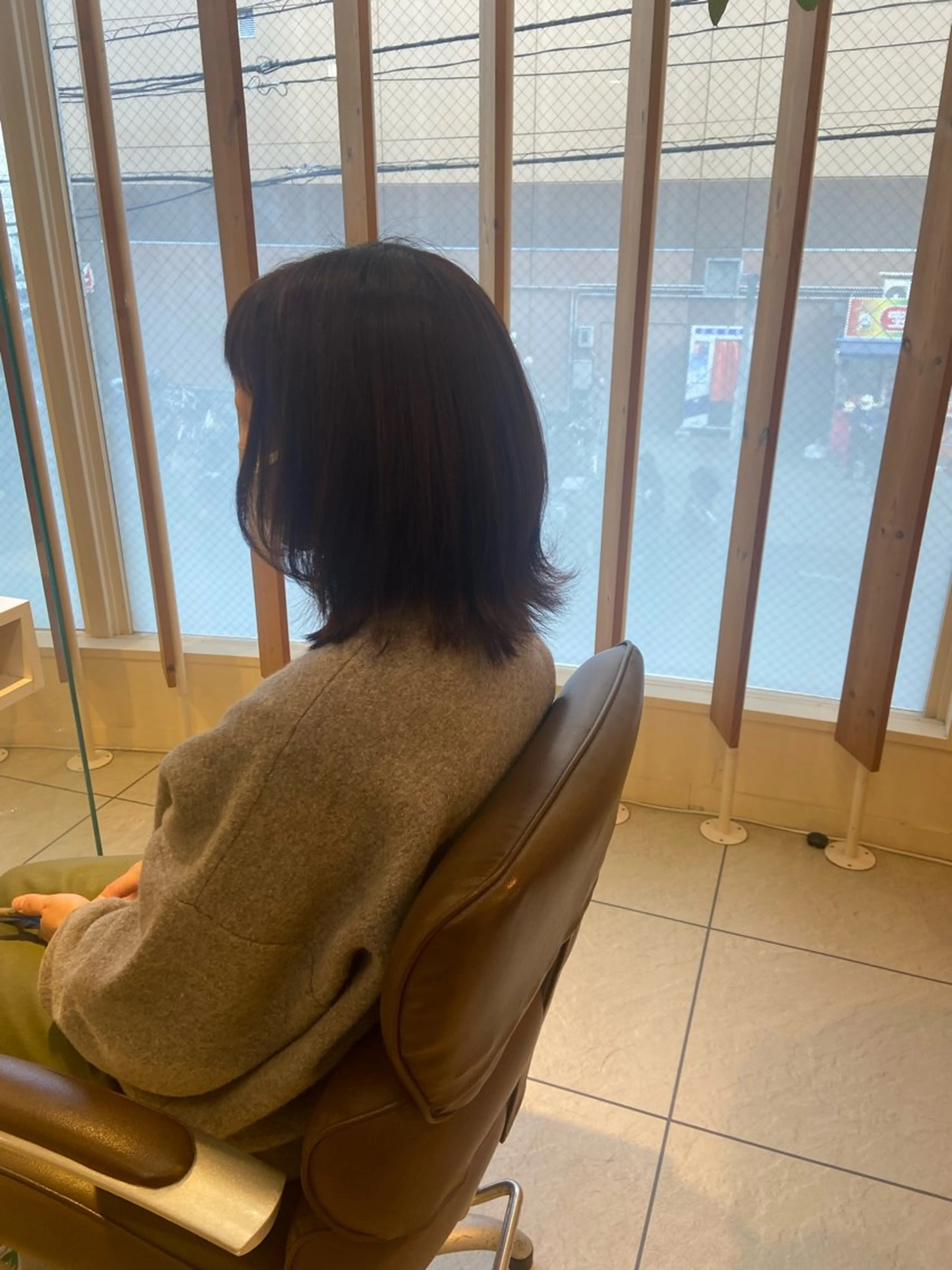 ミディアム 顔まわりレイヤー 顔周りカット レイヤーカット 外ハネヘア 青山 光のヘアスタイル