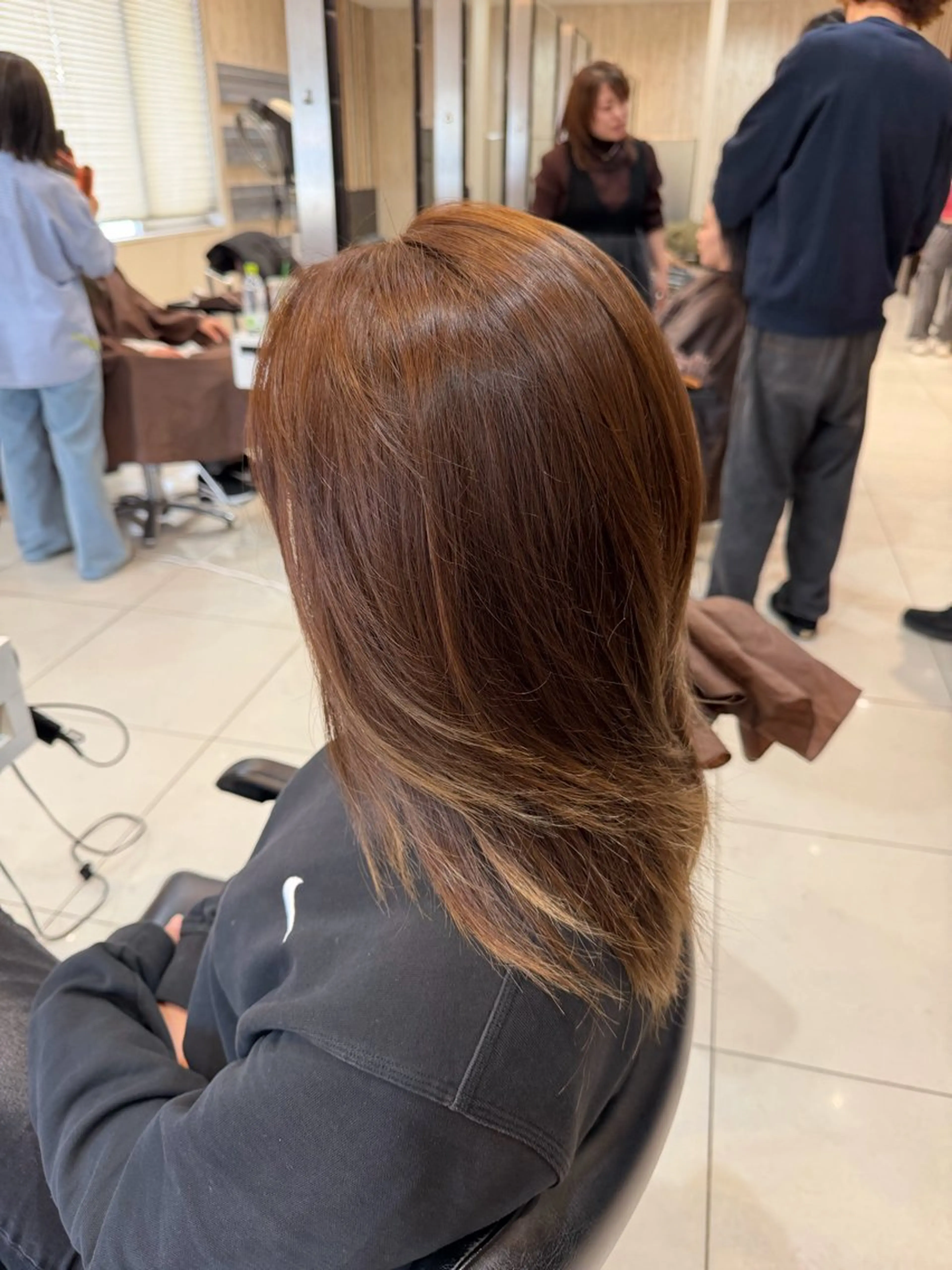 ミディアム カラー 山本 真央のヘアスタイル