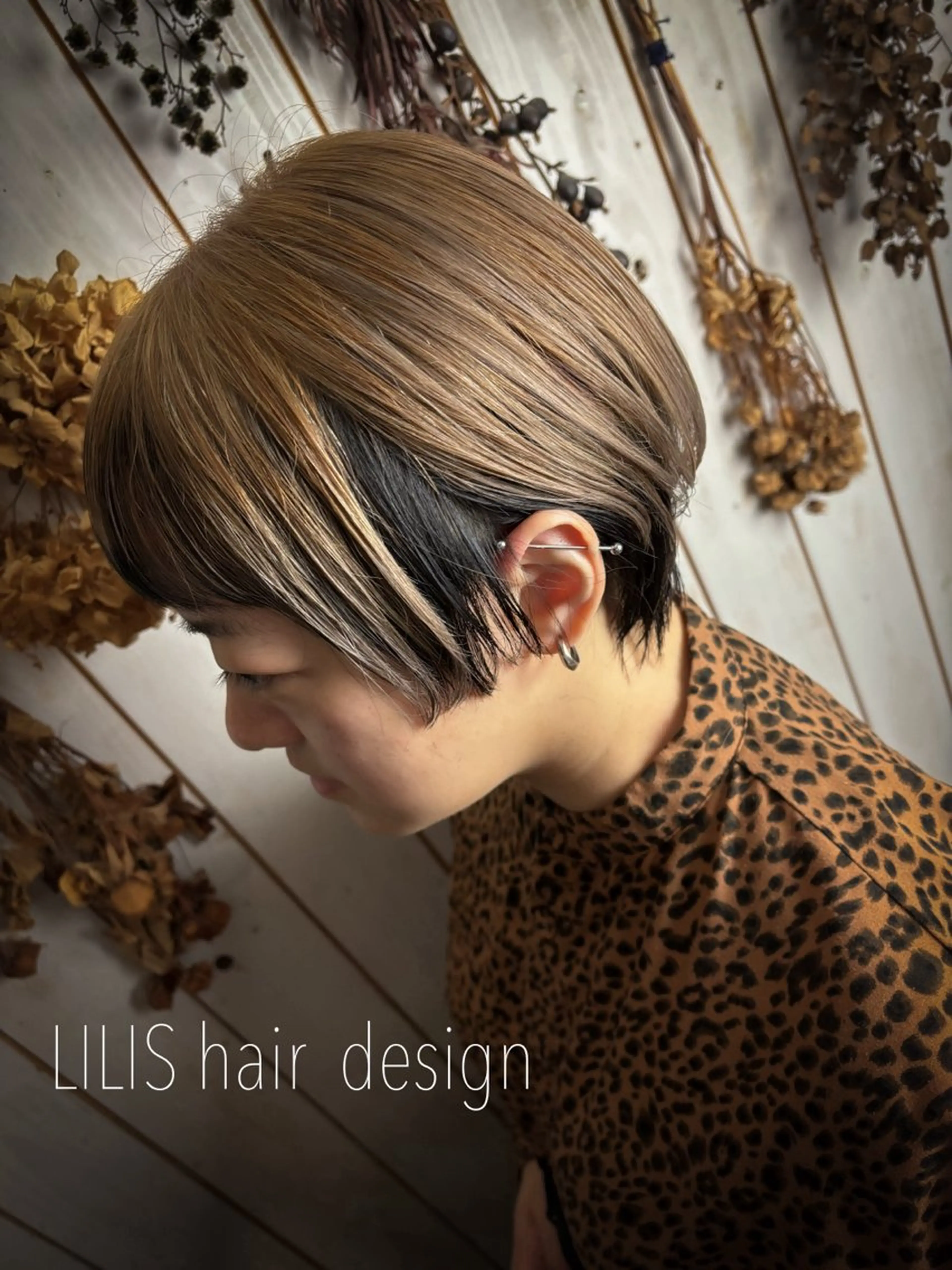ショート カラー LILIS hair designのヘアスタイル
