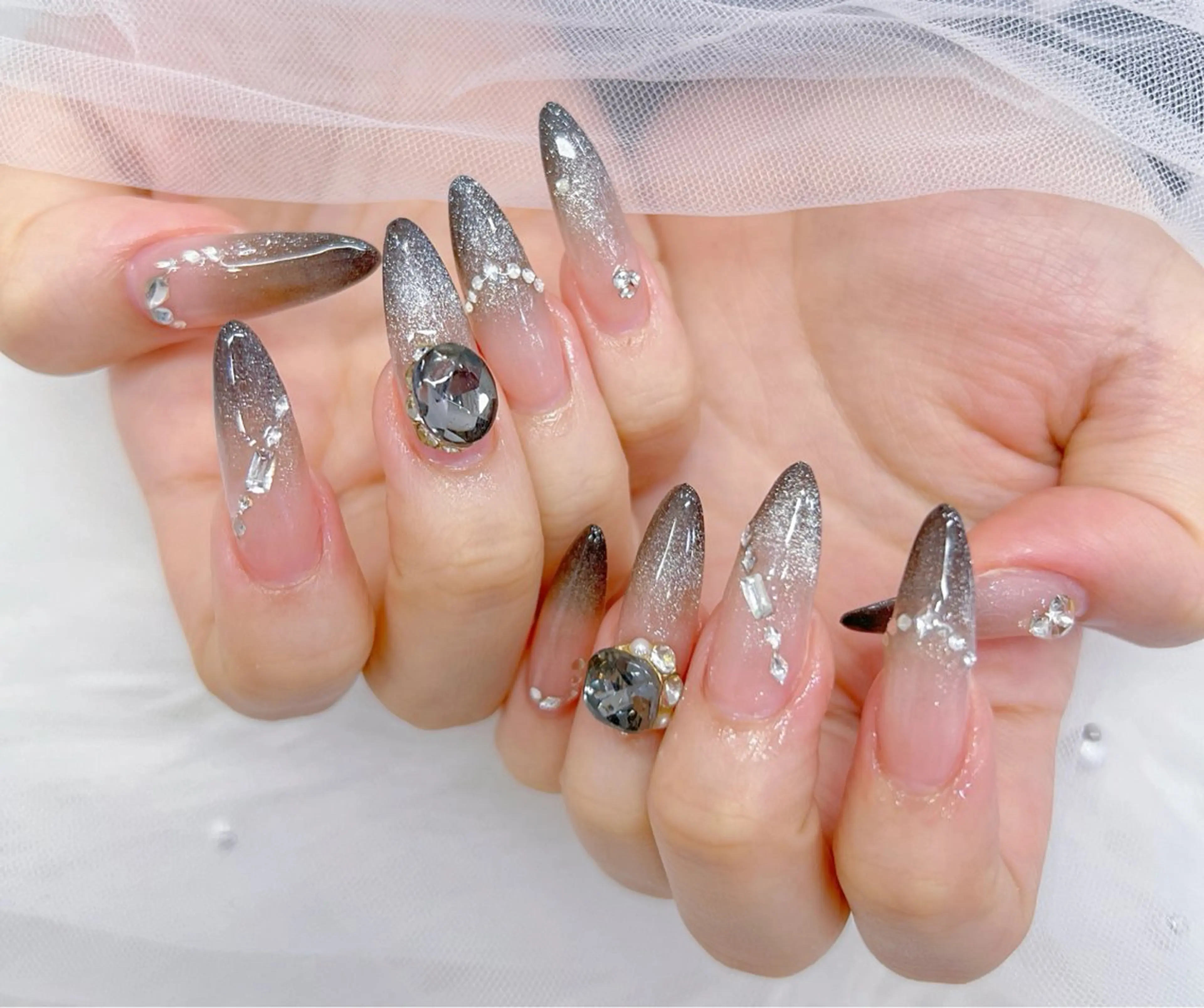 ネイル アートネイル オーロラネイル チークネイル 長さ出し フットネイル Miya _nailのネイルデザイン