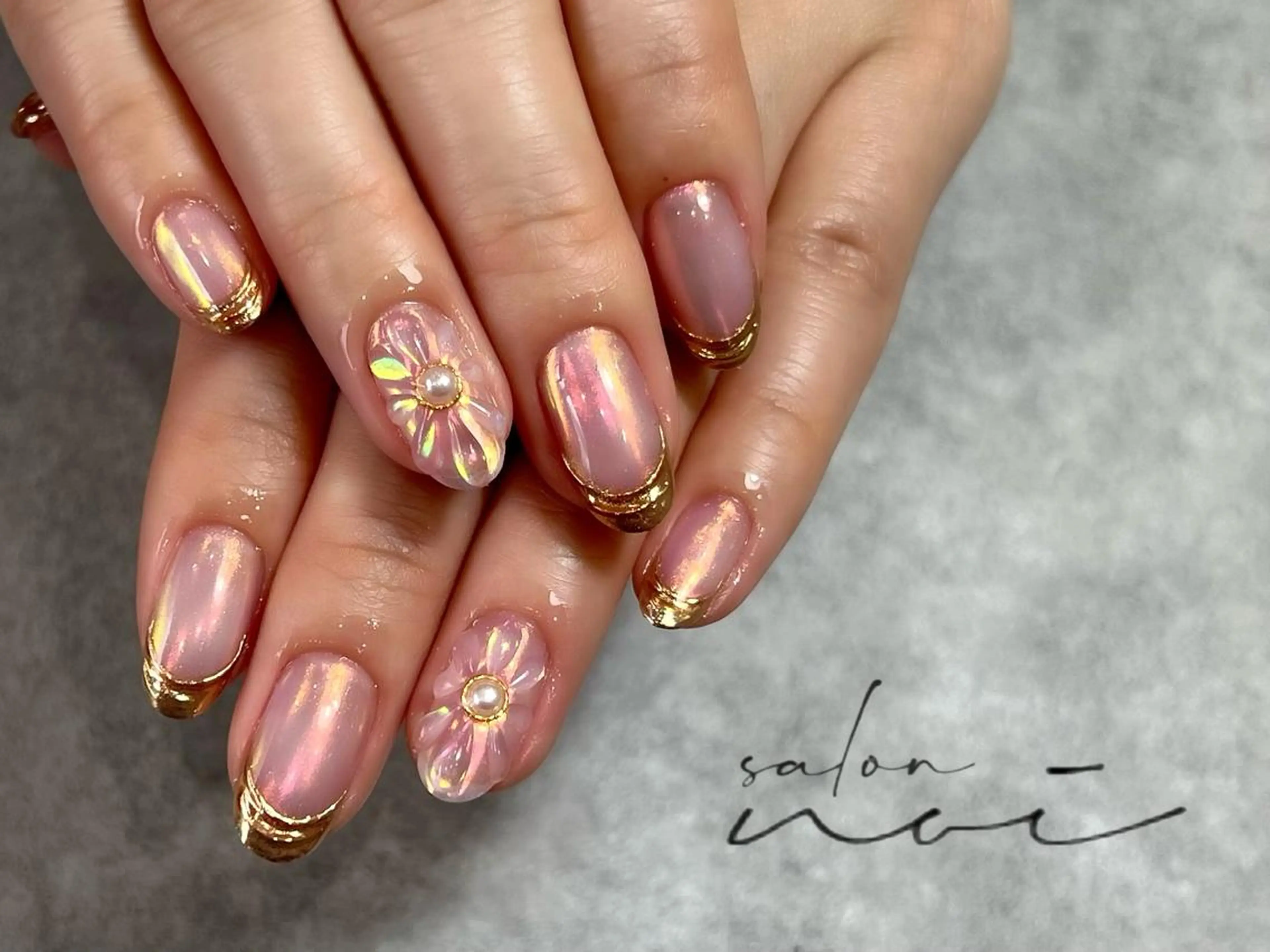 ネイル オーロラネイル フレンチネイル ゴールド ピンク salon noiのネイルデザイン
