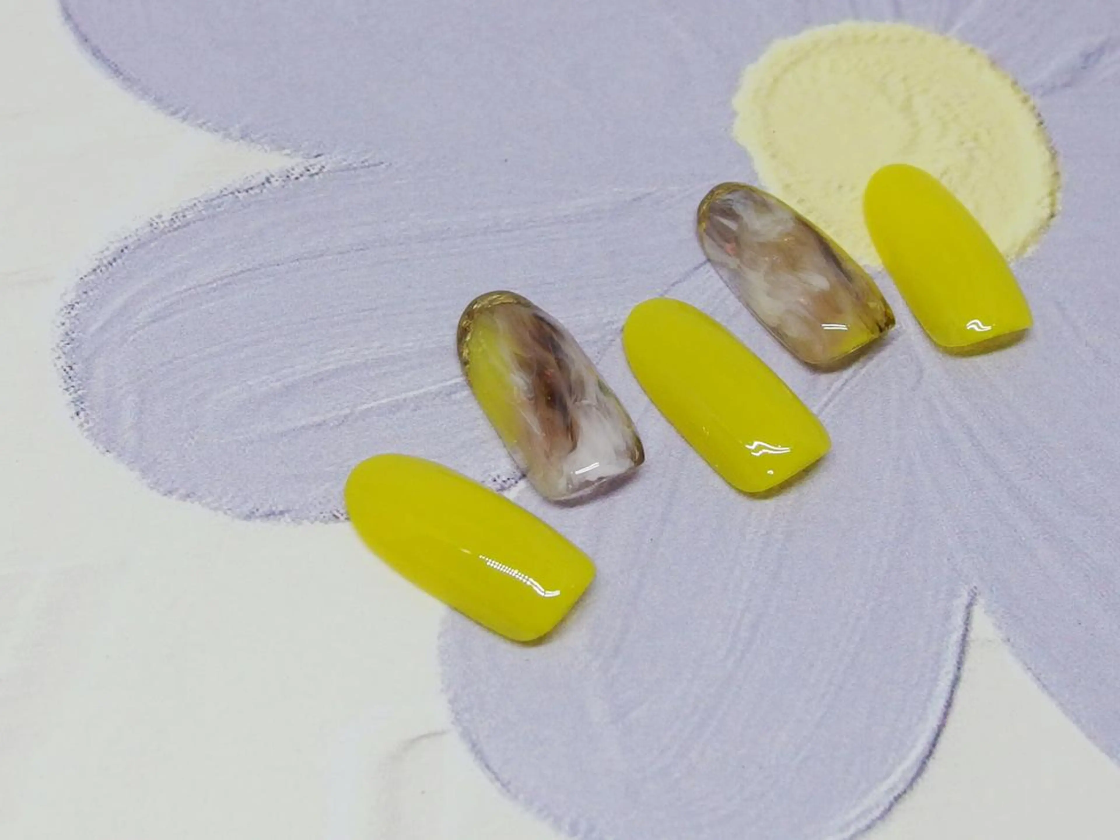 ネイル 大理石ネイル(マーブル) 黄色 ハンドネイル ティーエヌ 金山駅東口店のネイルデザイン