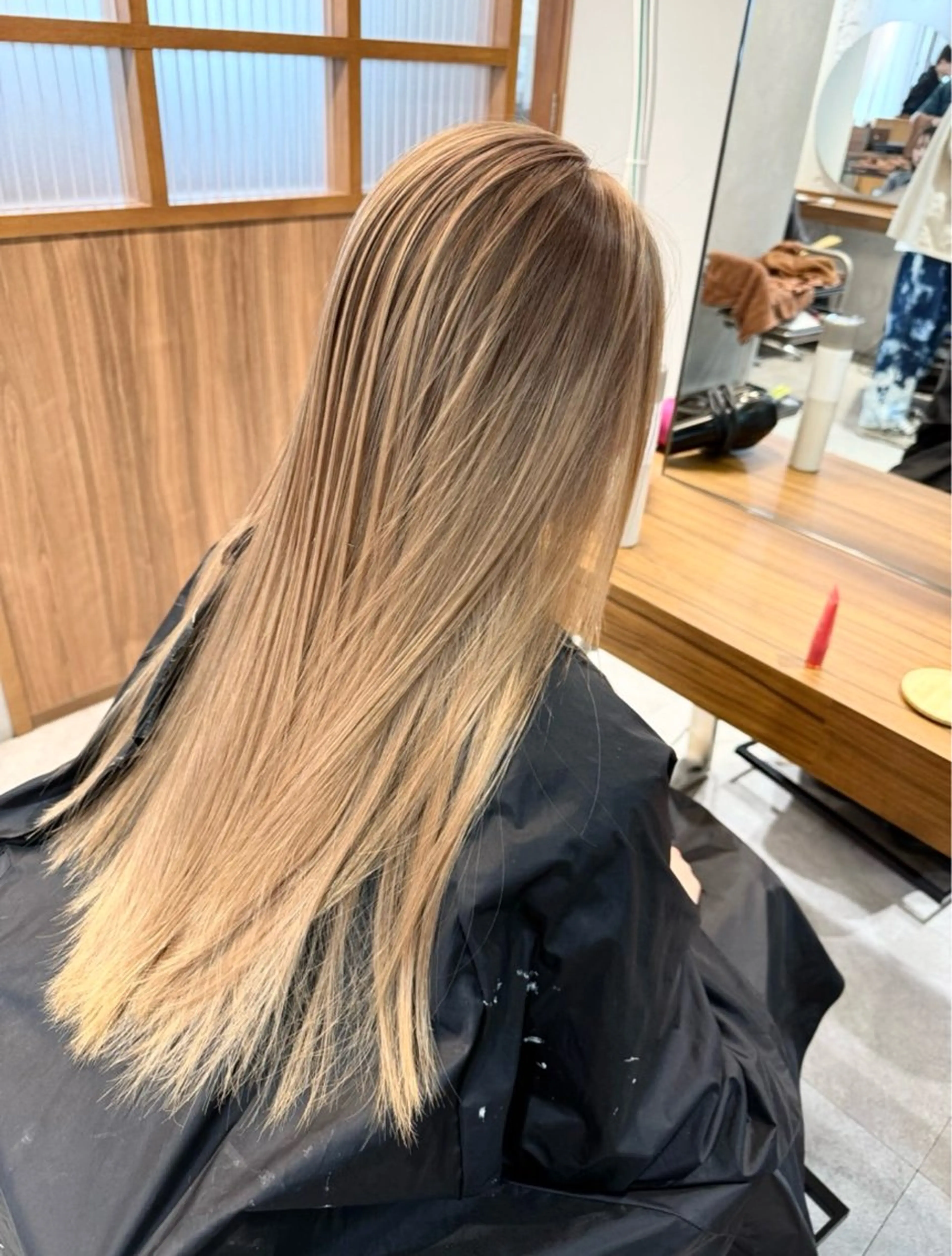 ロング カラー バレイヤージュ デザインカラー レイヤーカット カット ヘアカラー トリートメント 岡本 太陽☀️のヘアスタイル