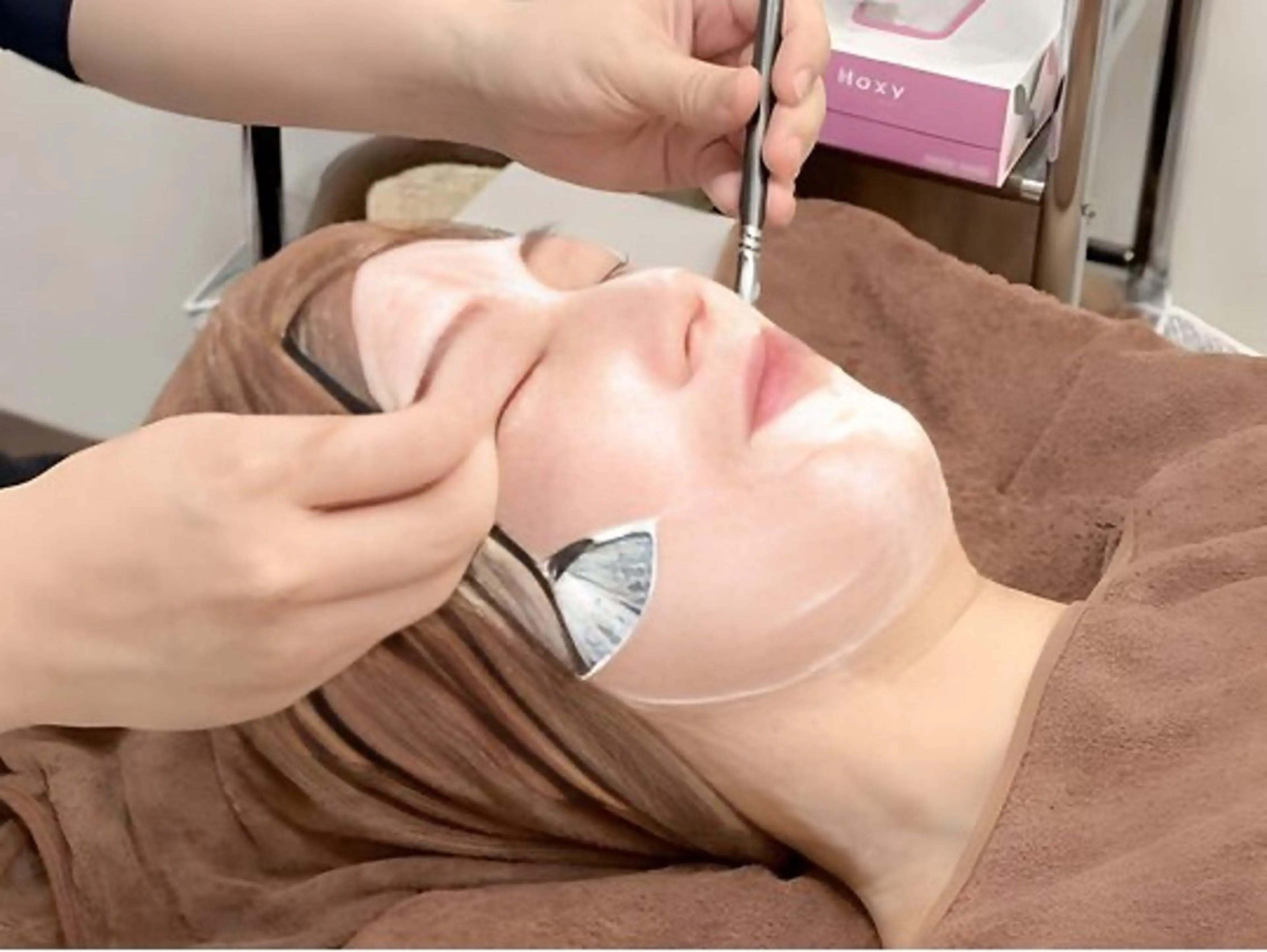 【美容鍼・小顔鍼】 鍼灸師　吉田洋美のエステ・リラクイメージ