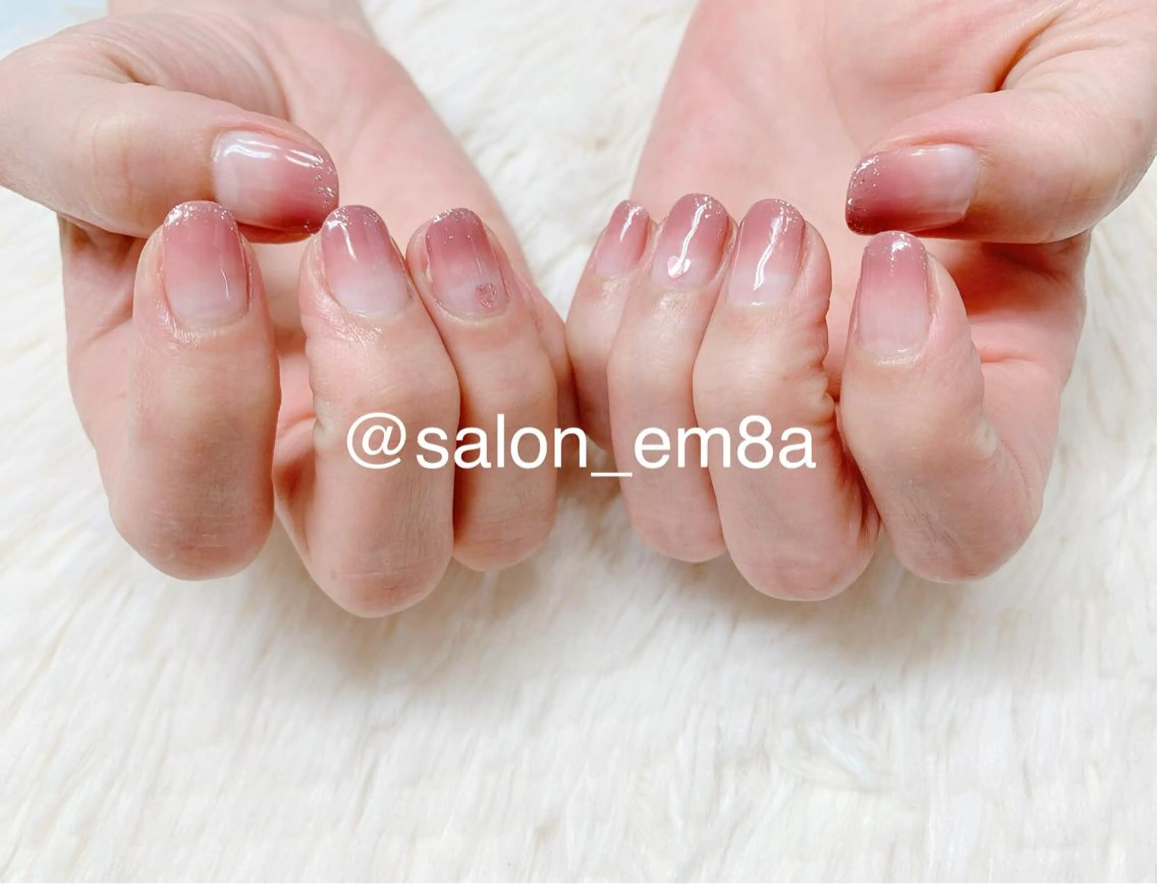 ネイル ジェルネイル グラデーション オフィスネイル salon EM&A emiのネイルデザイン