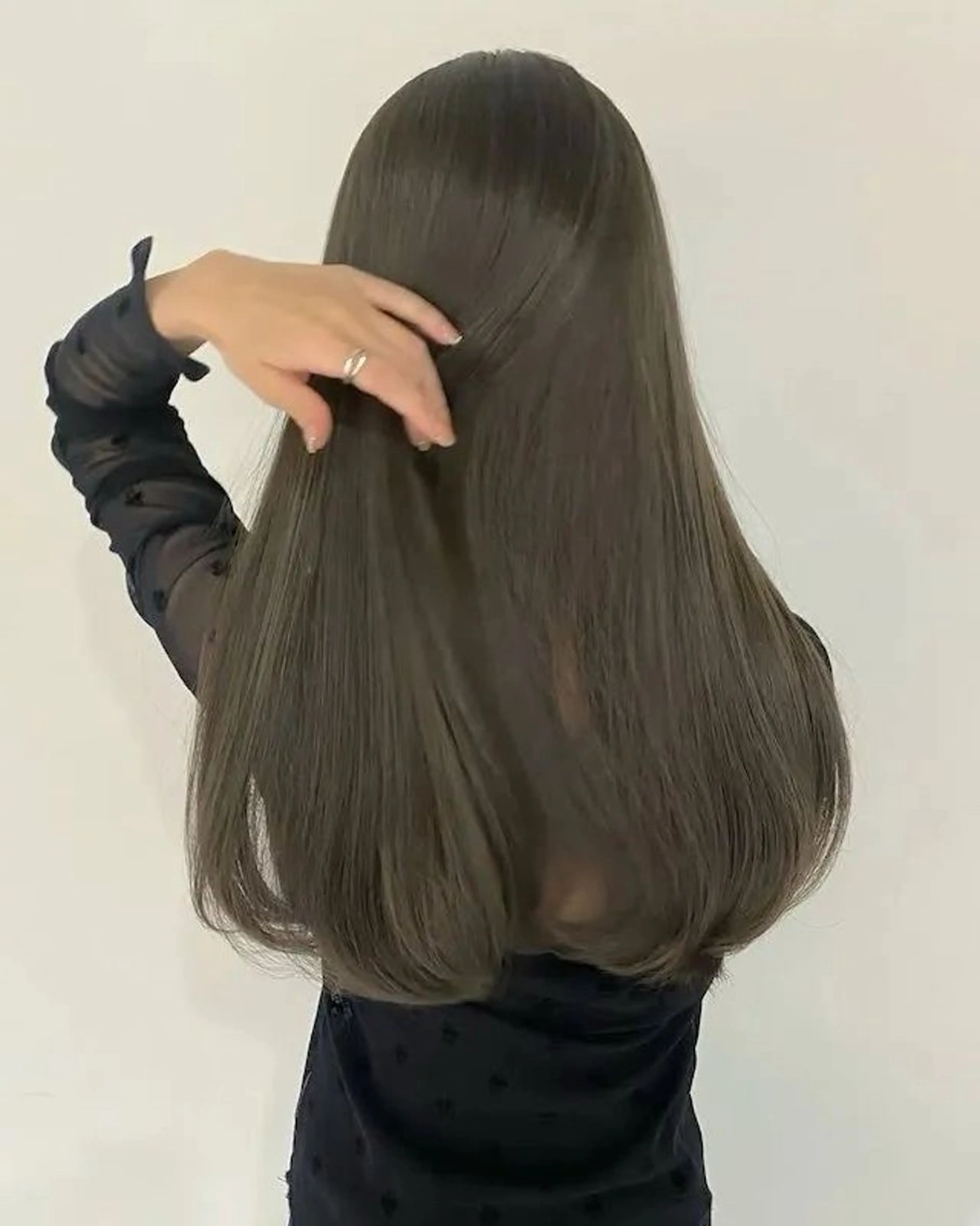 セミロング カラー パーマ ベージュカラー オリーブベージュ ヘアカラー トリートメント 森山 陽菜のヘアスタイル