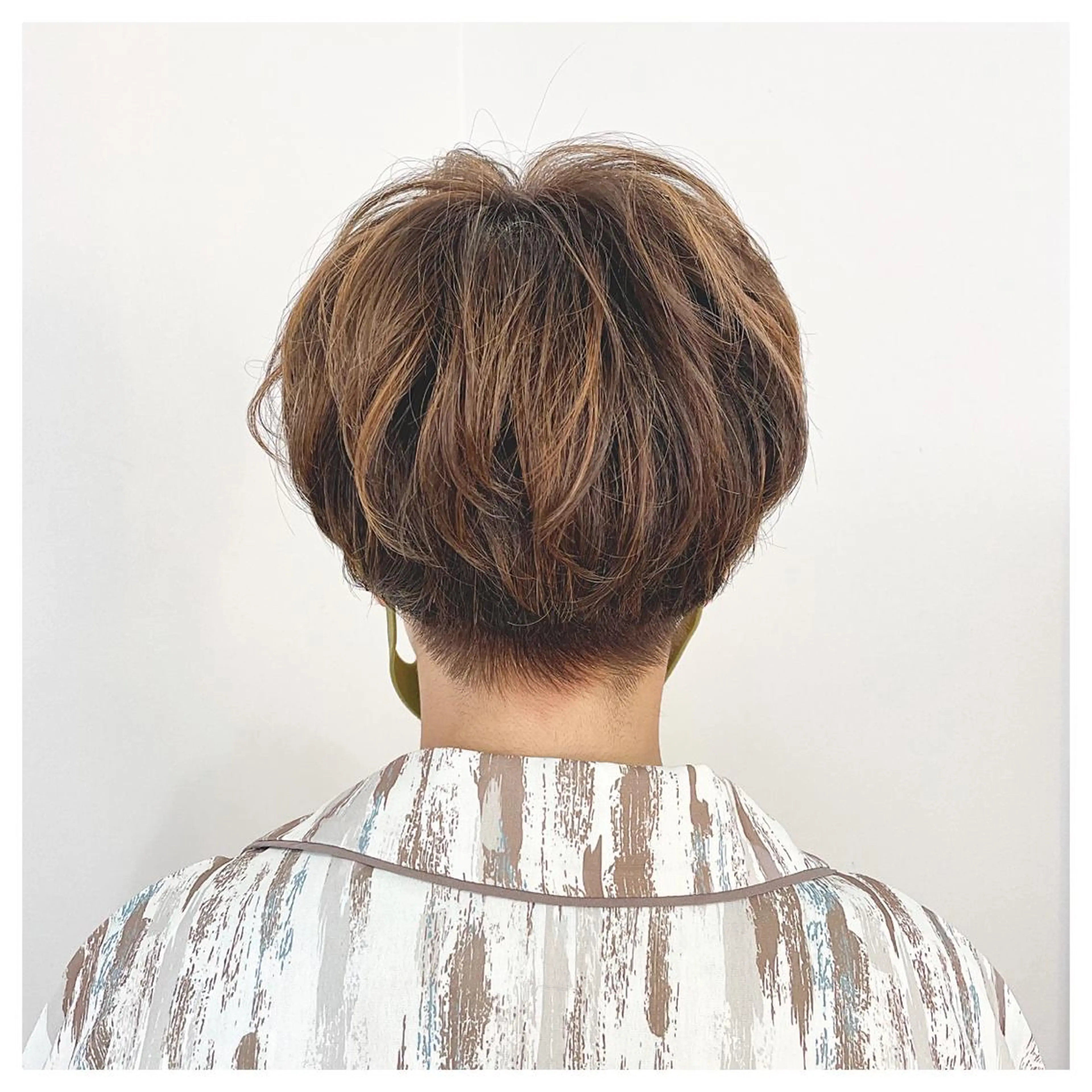 ショート カラー 癖毛、多毛の方歓迎 三浦　麻衣のヘアスタイル