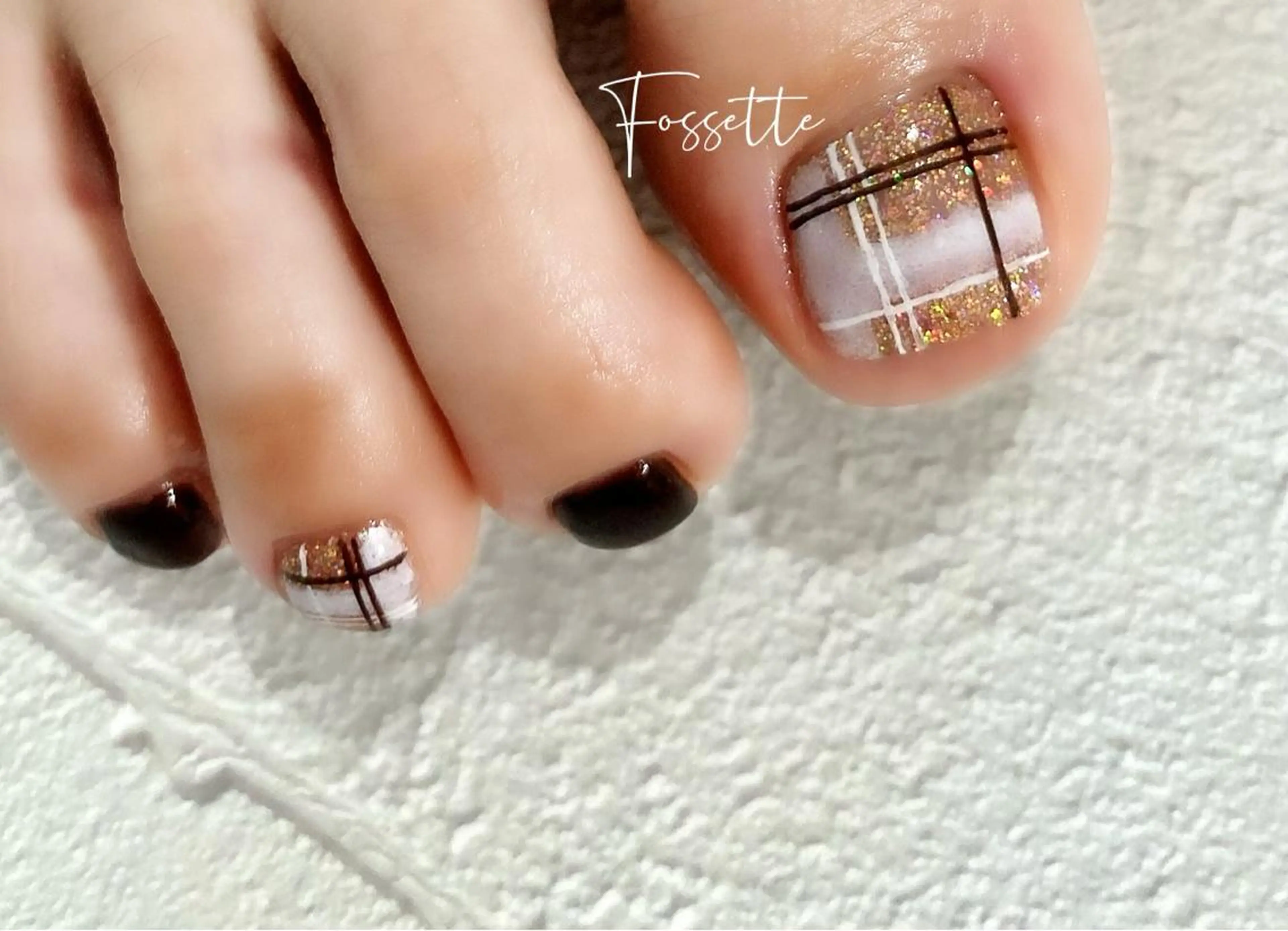 ネイル アートネイル ブラウン フットネイル ジェルネイル ラメ(グリッター) nailsalon Fossetteのネイルデザイン