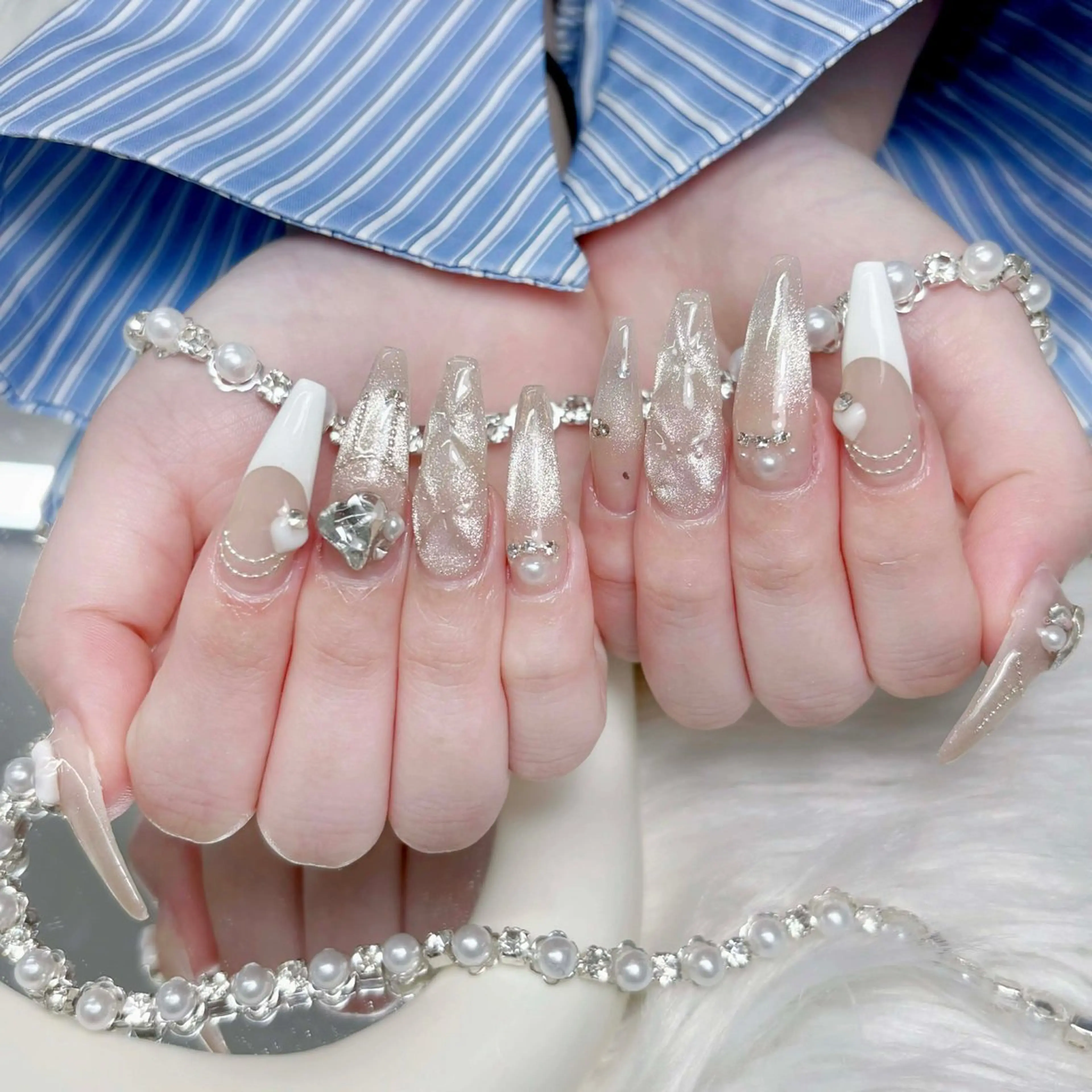 ネイル アートネイル フレンチネイル ジェルネイル ガーリー グラデーション ハンドネイル ハンドケア Nova Nailのネイルデザイン