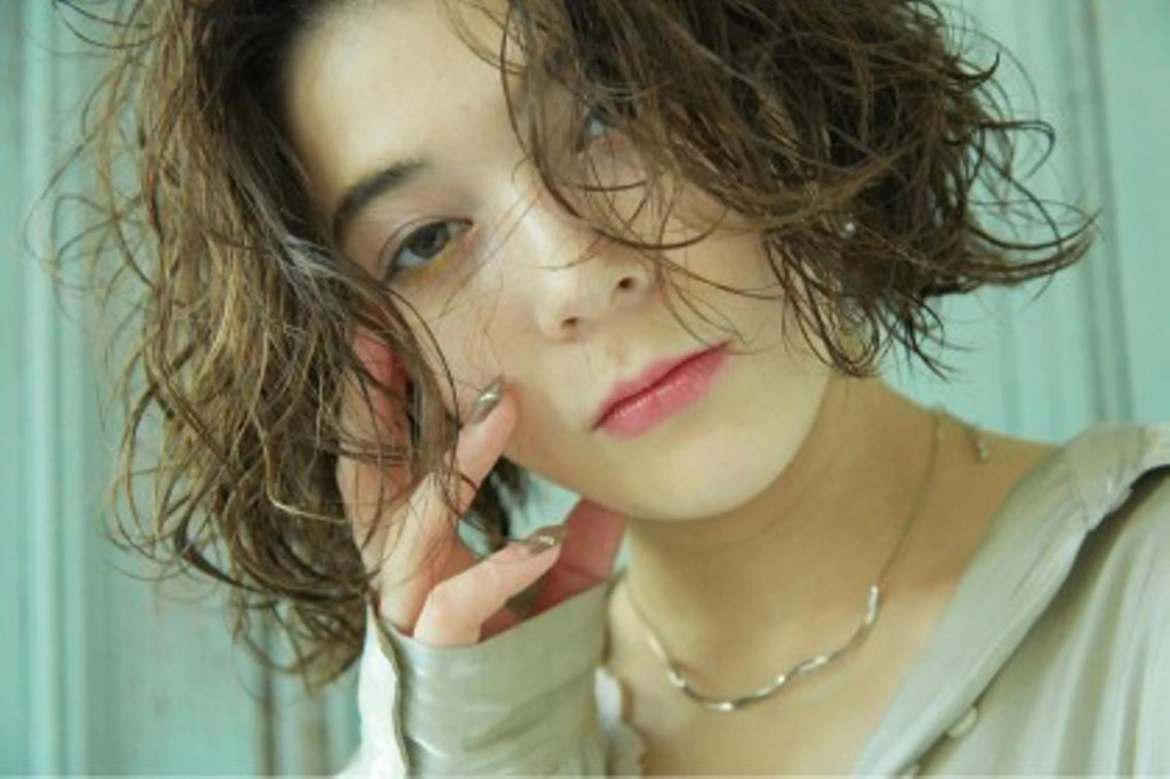 ミディアム パーマ カット ヘアカラー トリートメント 小笠原 悠斗のヘアスタイル