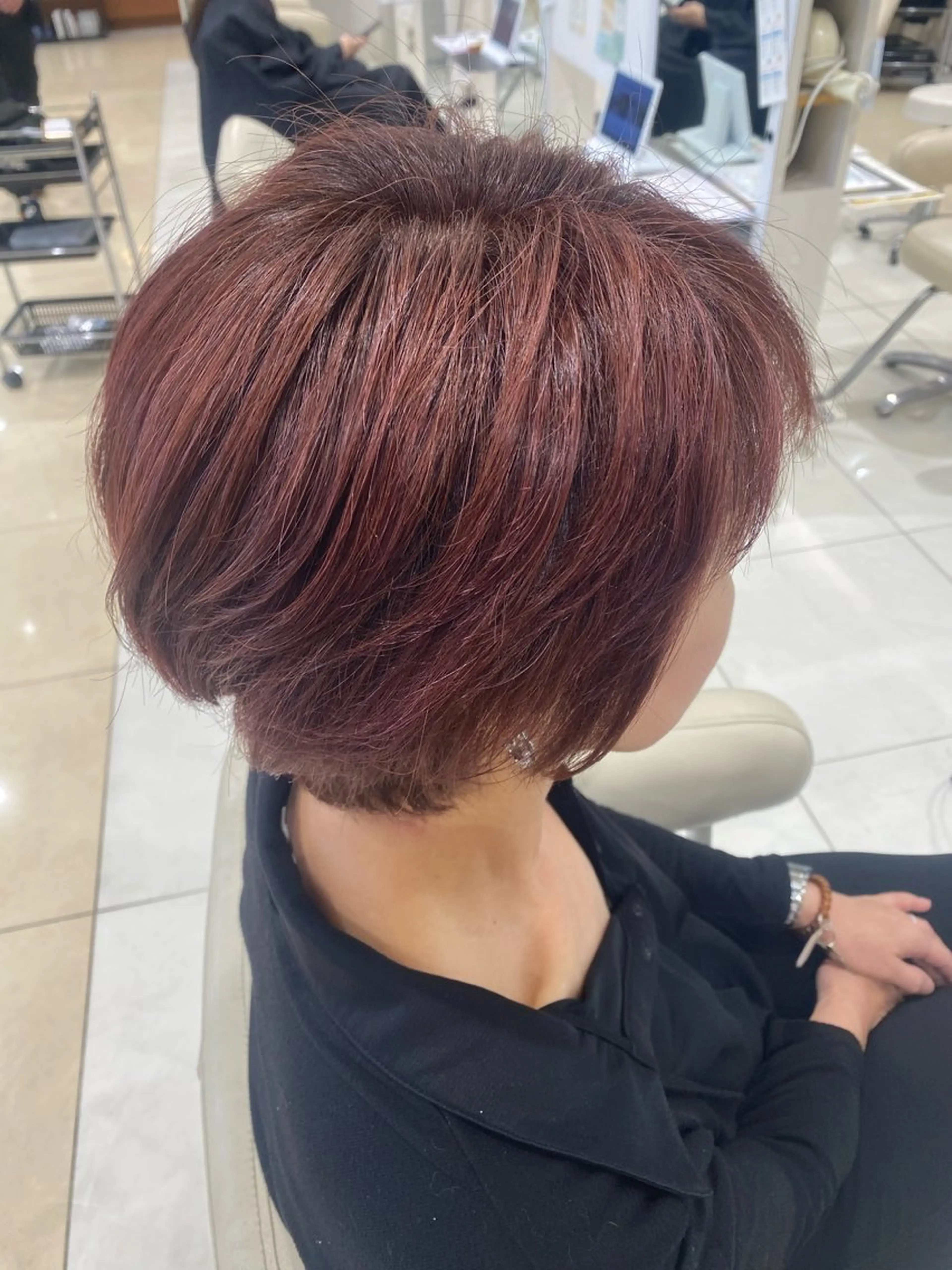 ショート カラー 中山 愛美莉のヘアスタイル