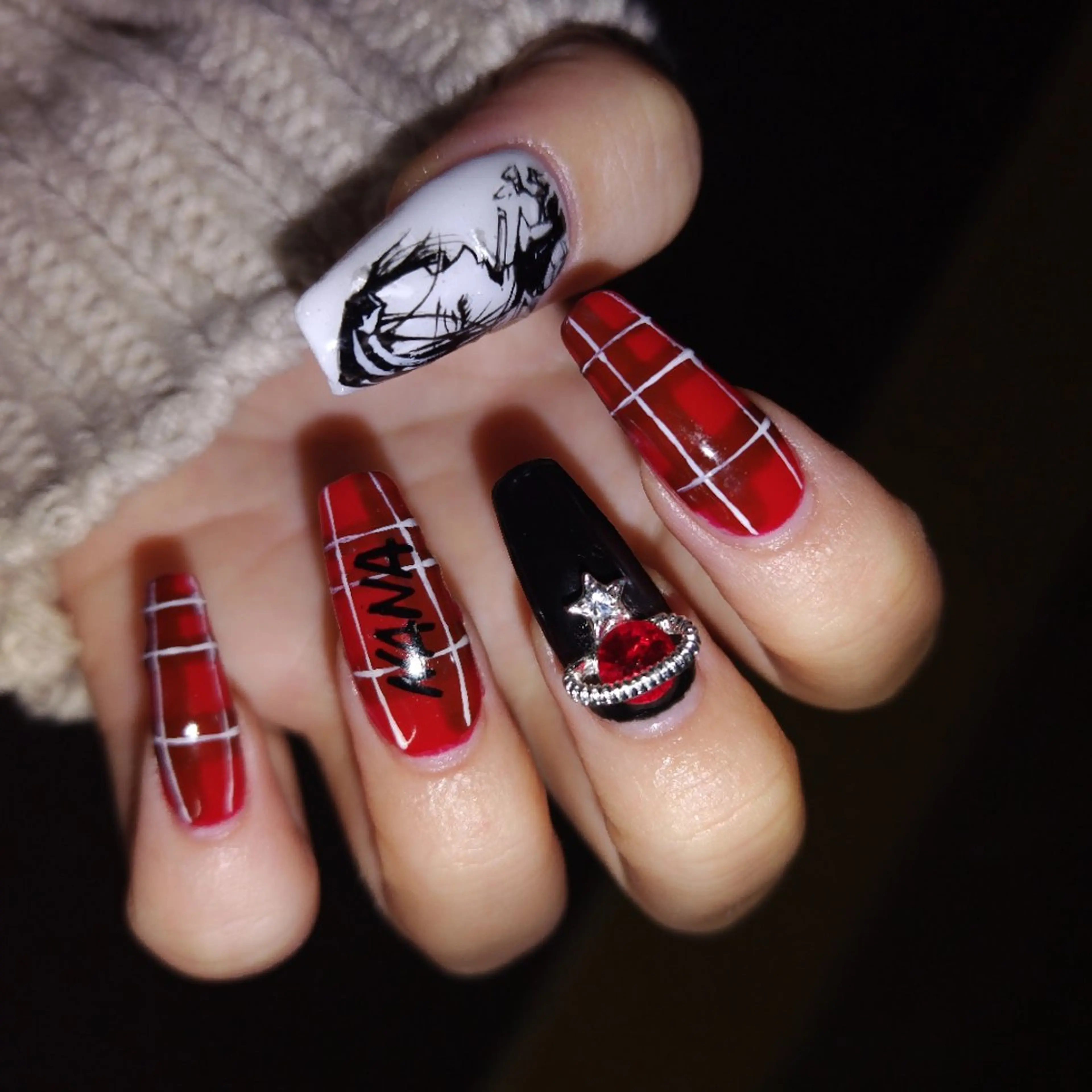 ネイル 赤色 EASTHAM 吉田 毬乃のネイルデザイン