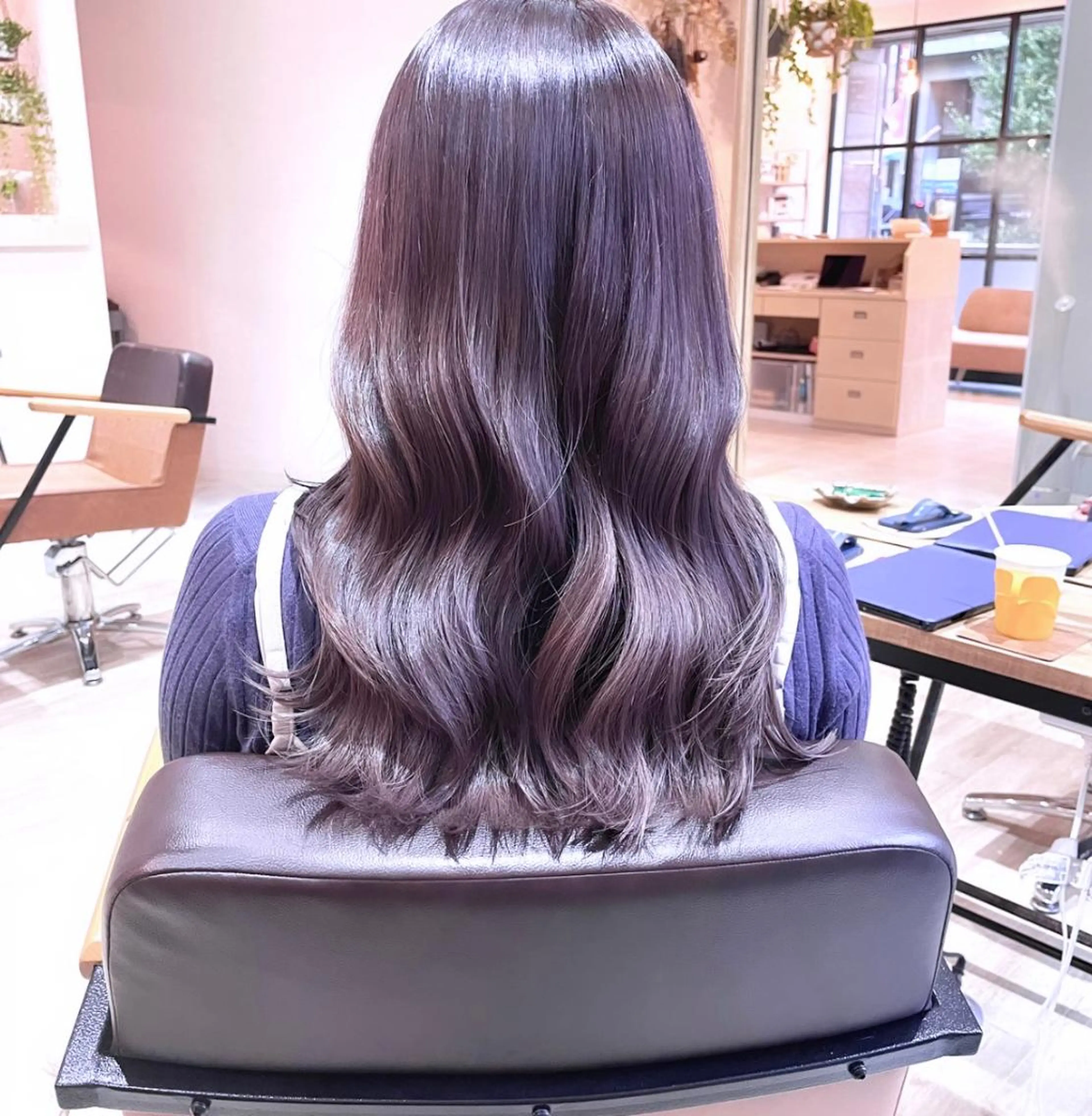 ロング カラー グレージュ ラベンダーカラー ラベンダーグレージュ ラベンダーグレー ハイライト／艶カラー 大河シンジのヘアスタイル