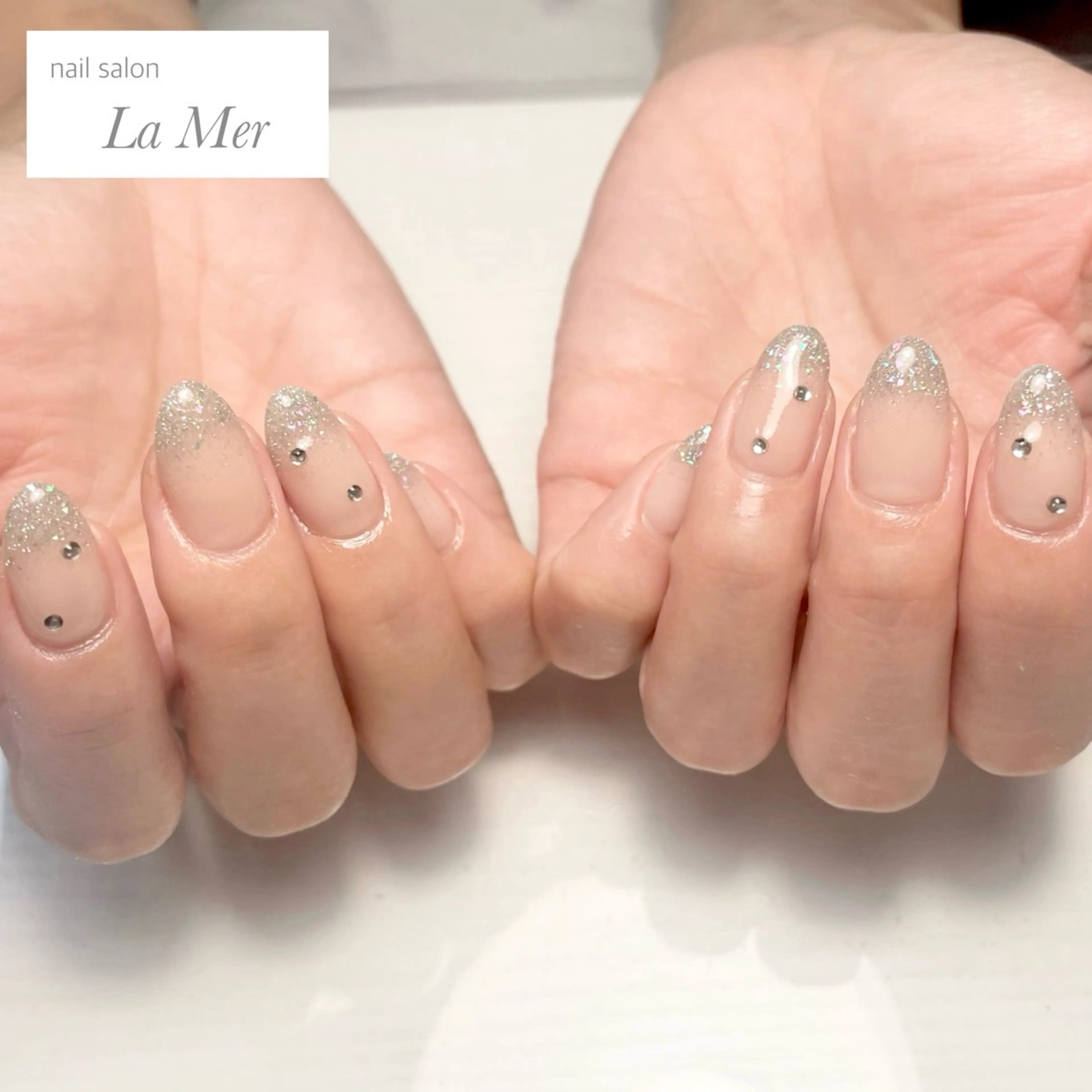 ネイル フラッシュネイル ジェルネイル グラデーション キラキラネイル ラメ(グリッター) nailsalon La Merのネイルデザイン