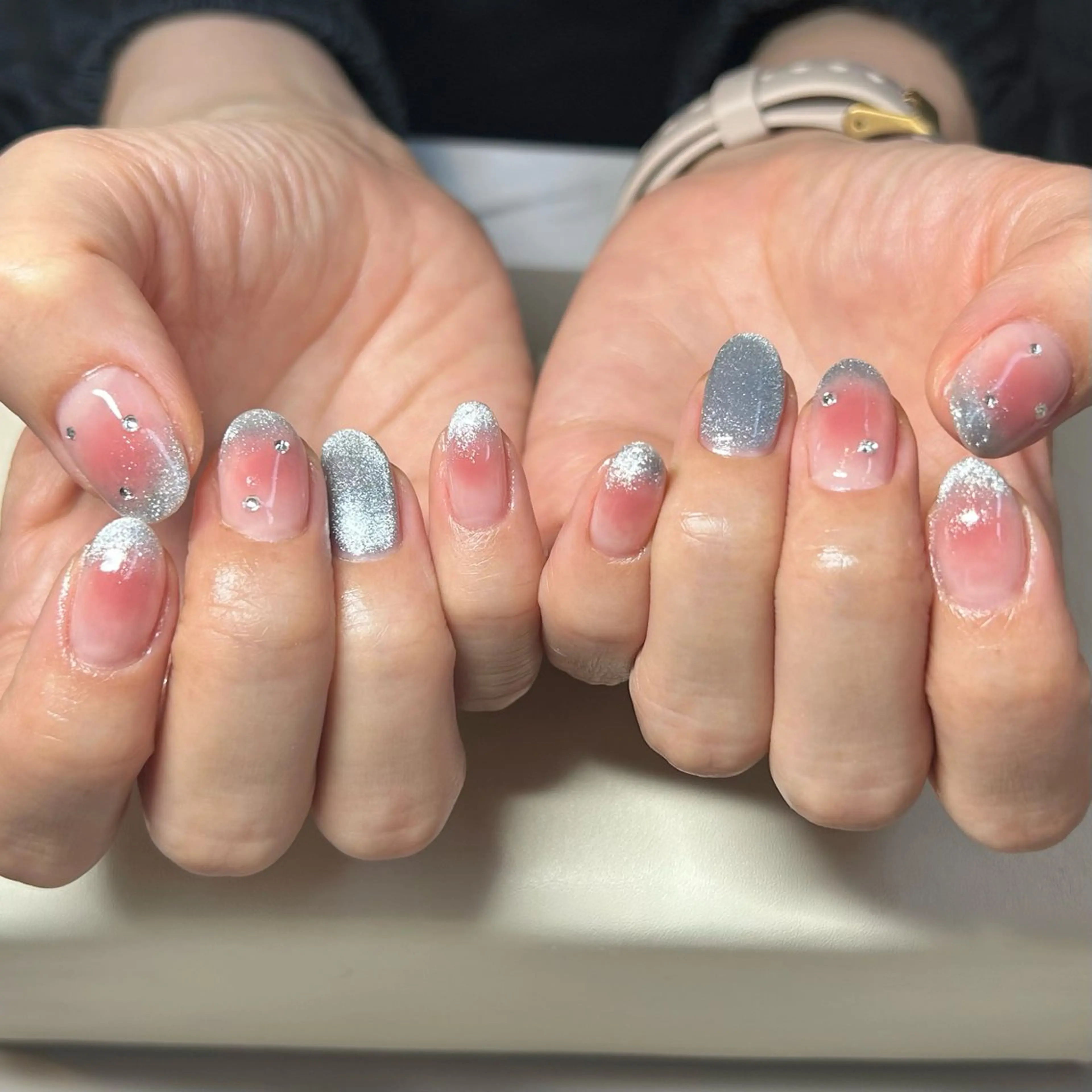 ネイル クレセントアイ Runaの眉毛・アイブロウイメージ