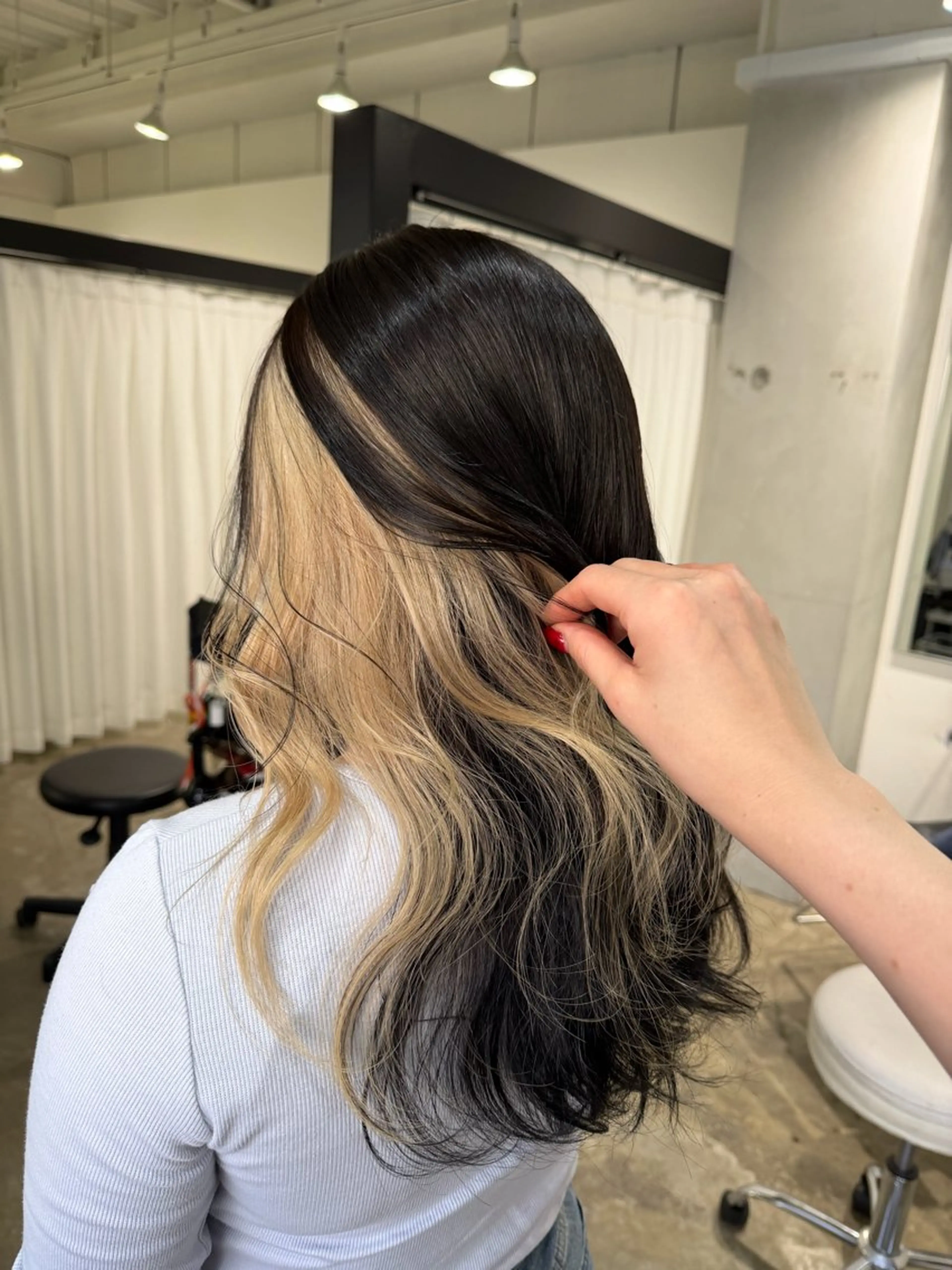 セミロング カラー ベージュカラー ブロンド ブロンドベージュ インナーカラー カット ヘアカラー ヨシオカ マオのヘアスタイル