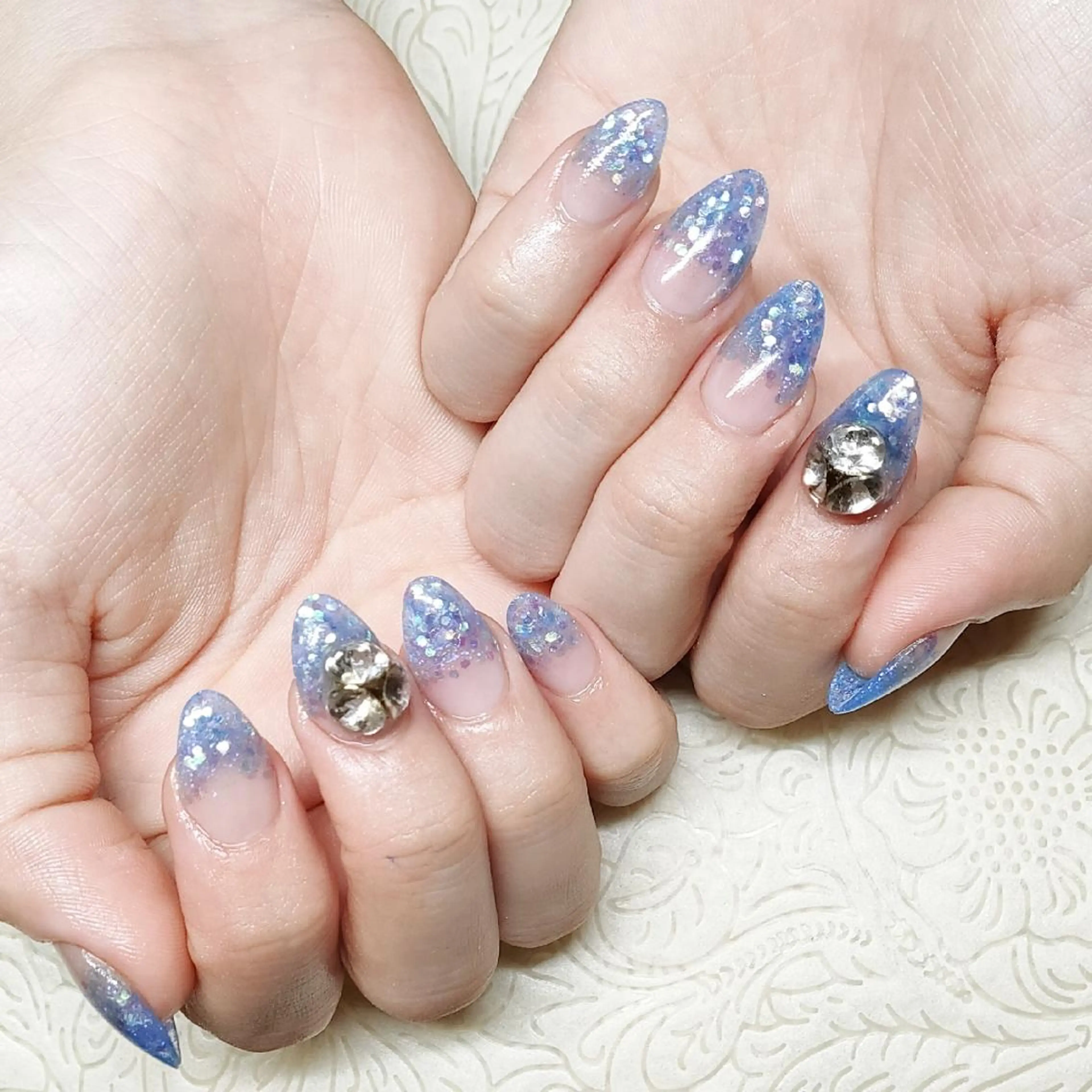 ネイル ホログラムネイル ストーンネイル private nailsalonのネイルデザイン