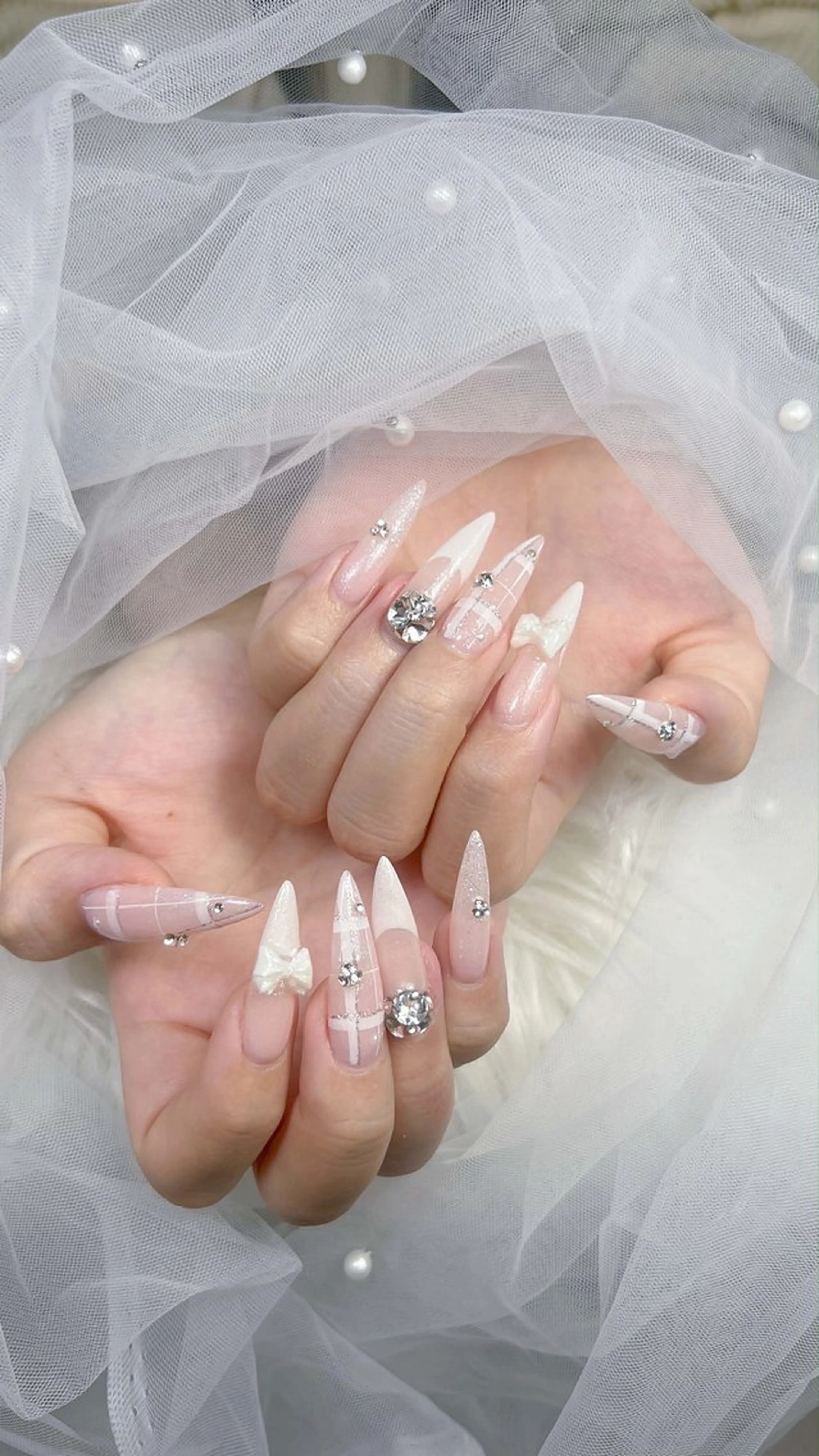 ネイル アートネイル オーロラネイル チークネイル 長さ出し フットネイル ハンドネイル ハンドケア Mio_ Noiranailのネイルデザイン