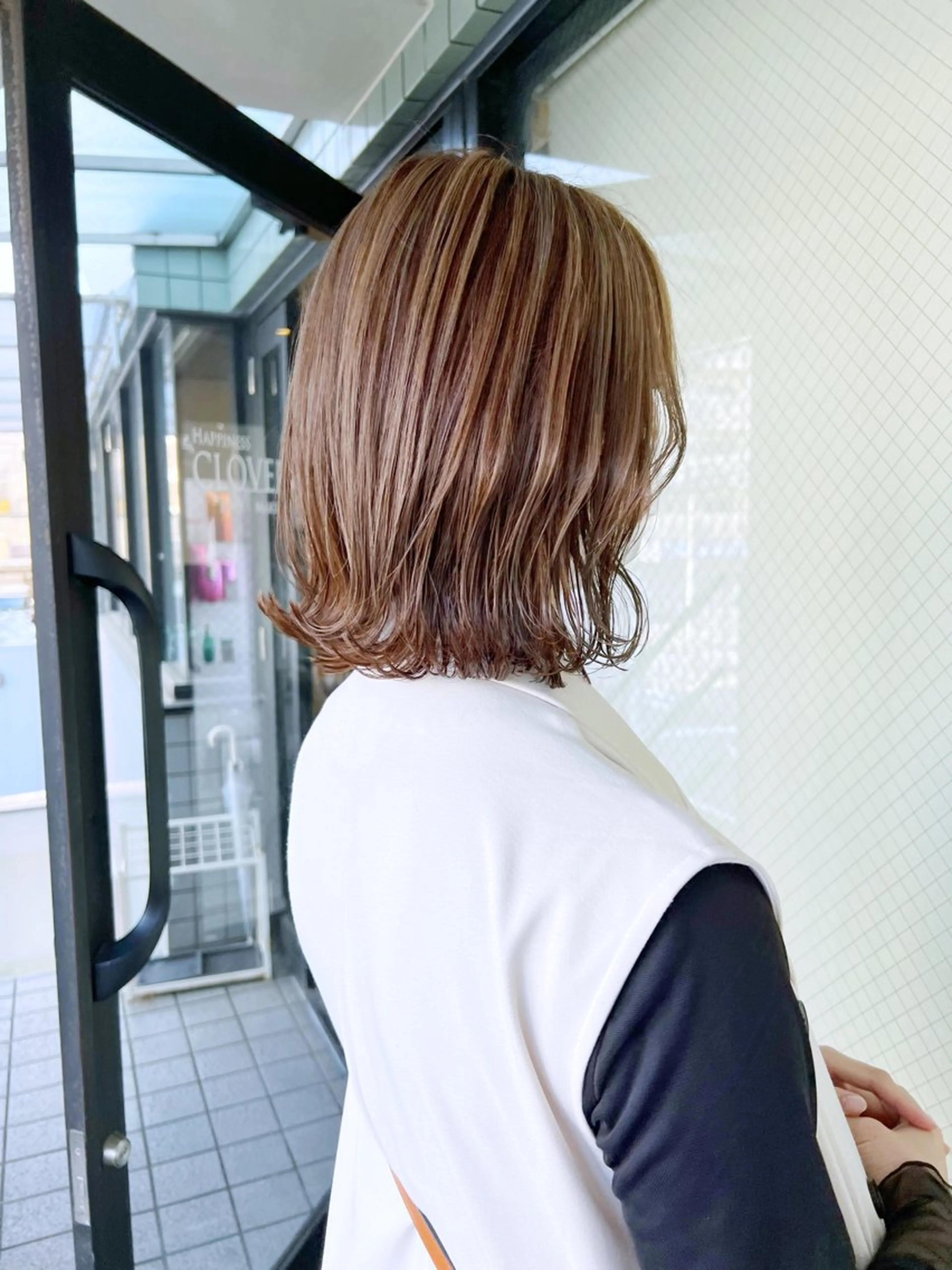 ミディアム カラー ハイライトカラー ハイライト カット ヘアカラー トリートメント 進 詩織のヘアスタイル