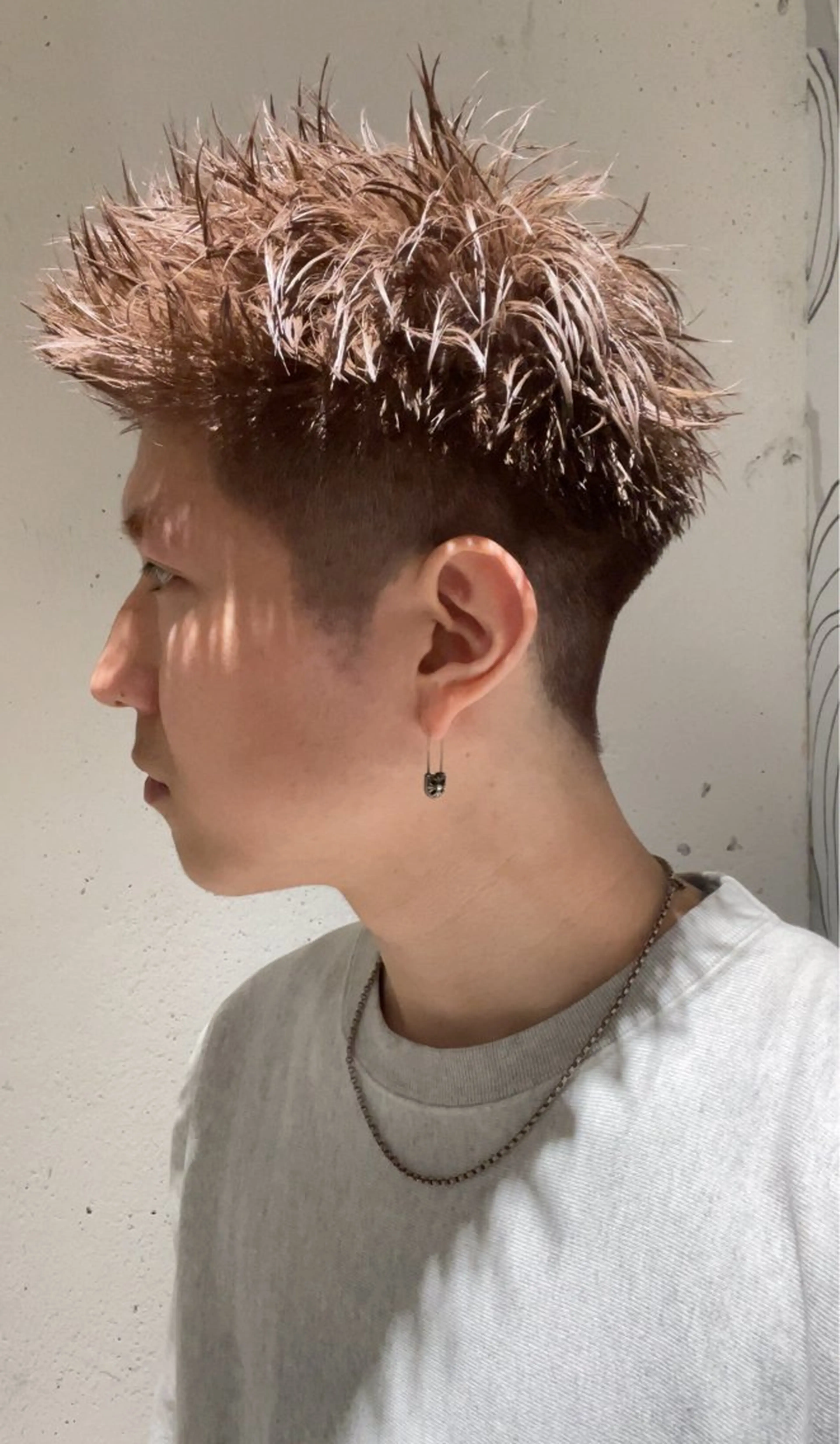 ショート カラー メンズ メンズブリーチ メンズハイトーン 黒髪 ブリーチ ハイトーンカラー 🌫️縮毛矯正/髪質 改善/ゆずる🌫️のヘアスタイル