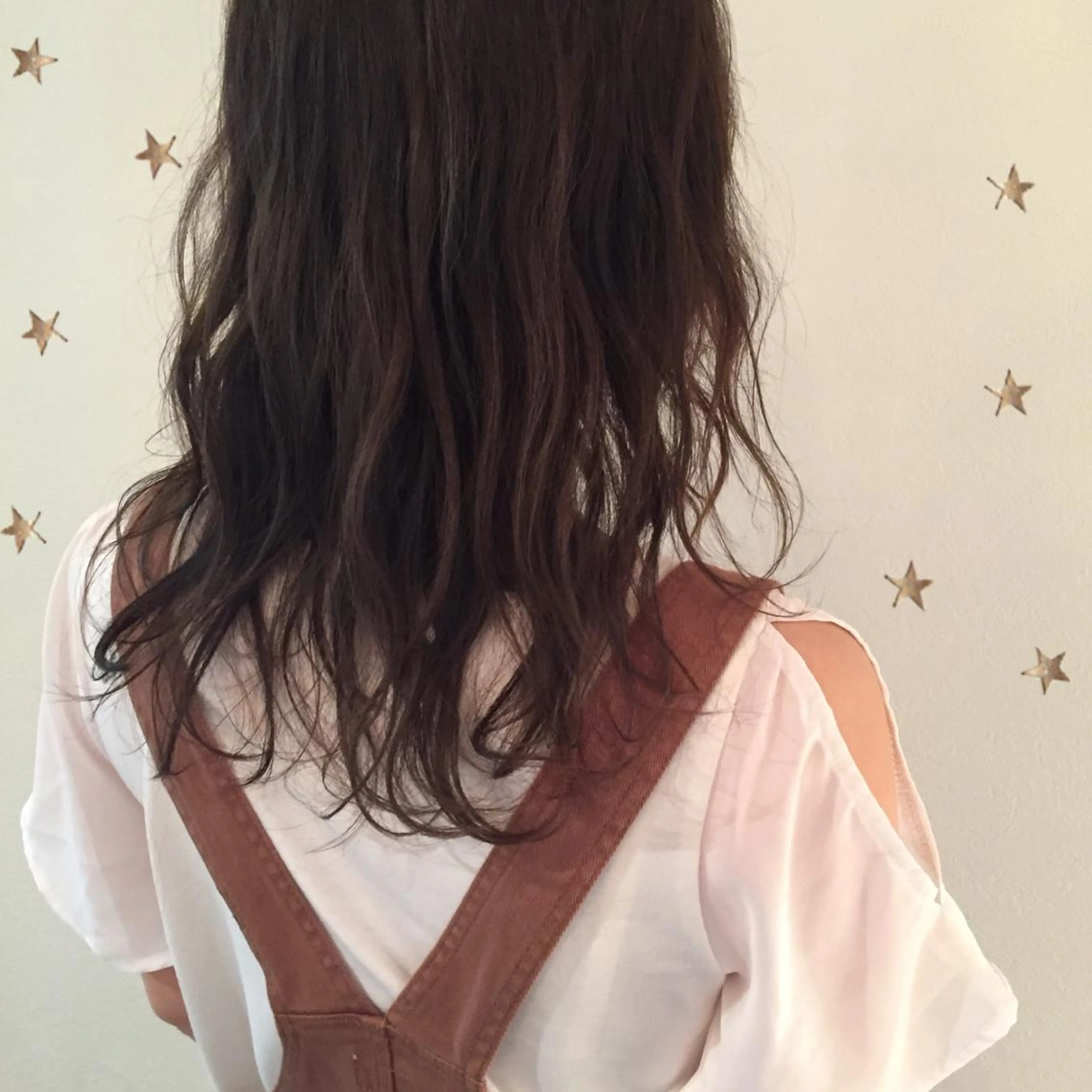 ミディアム アッシュ 市川 千夏のヘアスタイル