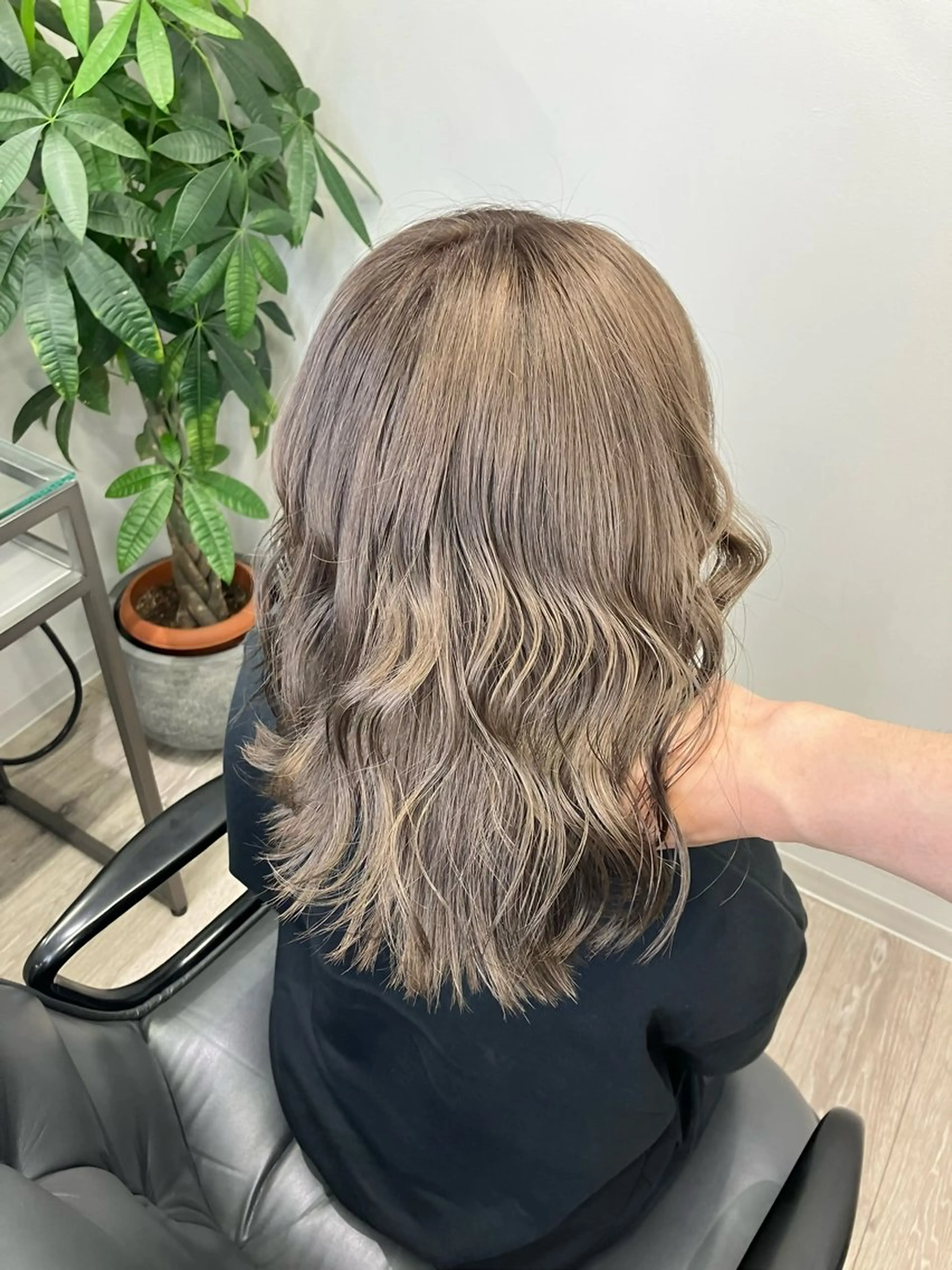 ミディアム カラー グレージュ 髪質改善/縮毛矯正 /美髪カラー/こてのヘアスタイル