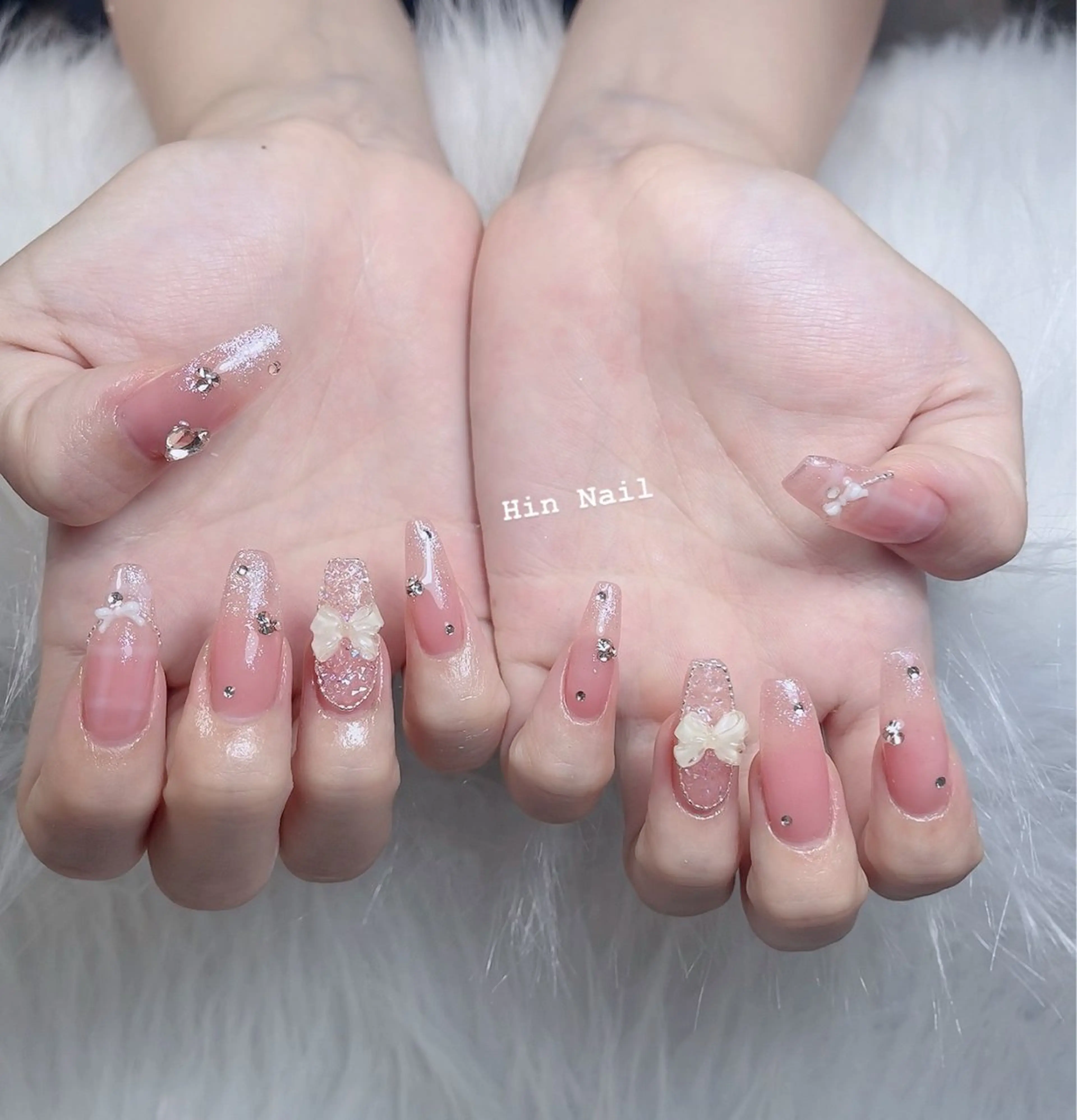 ネイル ハンドネイル Hin Nailsのネイルデザイン