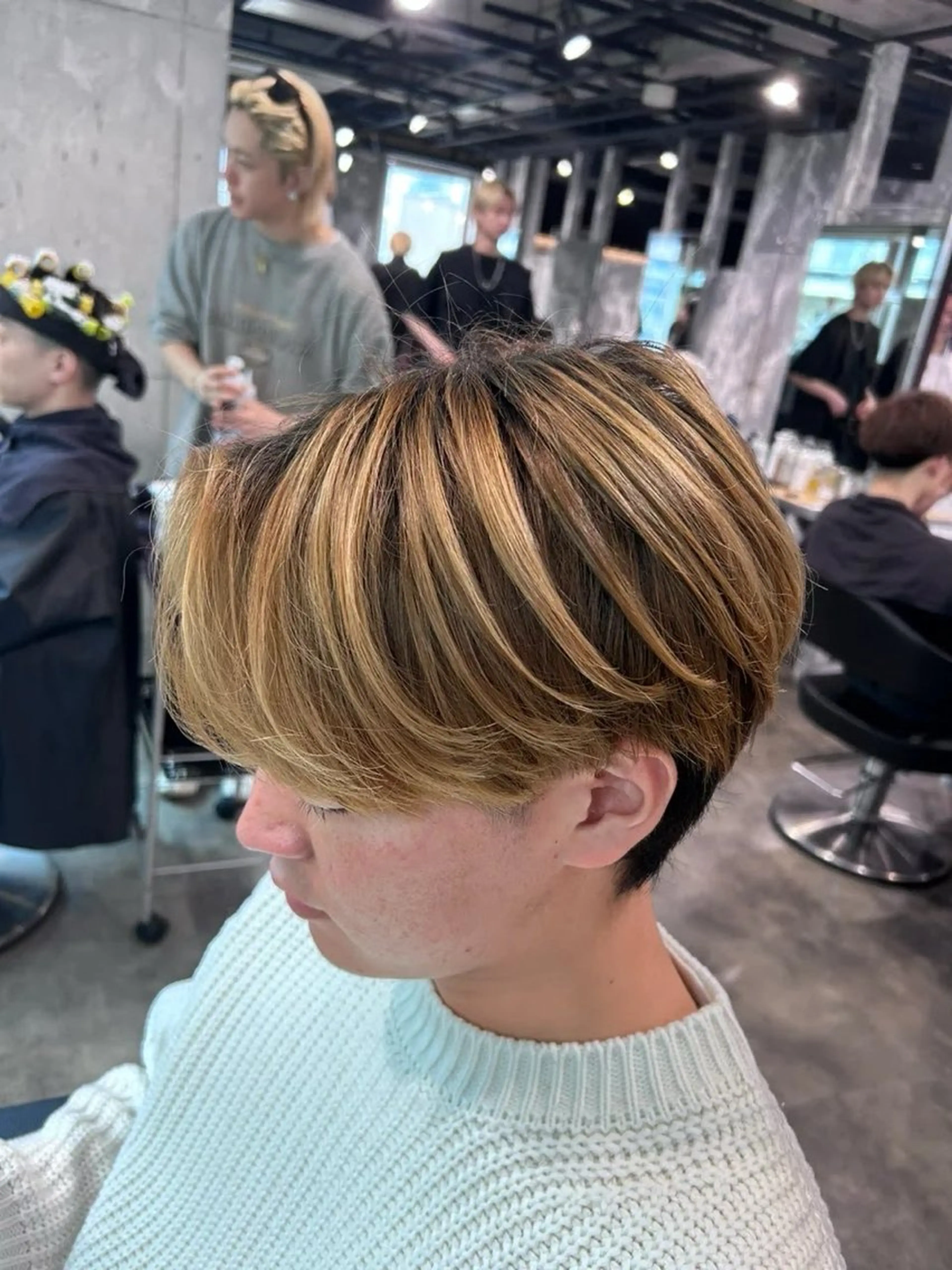 カラー パーマ ヘアアレンジ メンズ メンズハイライト メンズパーマ ハイライトカラー ニュアンスパーマ カット パーマ トリートメント ヘッドスパ ヘアセット 💎韓国/ レイヤー カット/ 暖色🫧のヘアスタイル