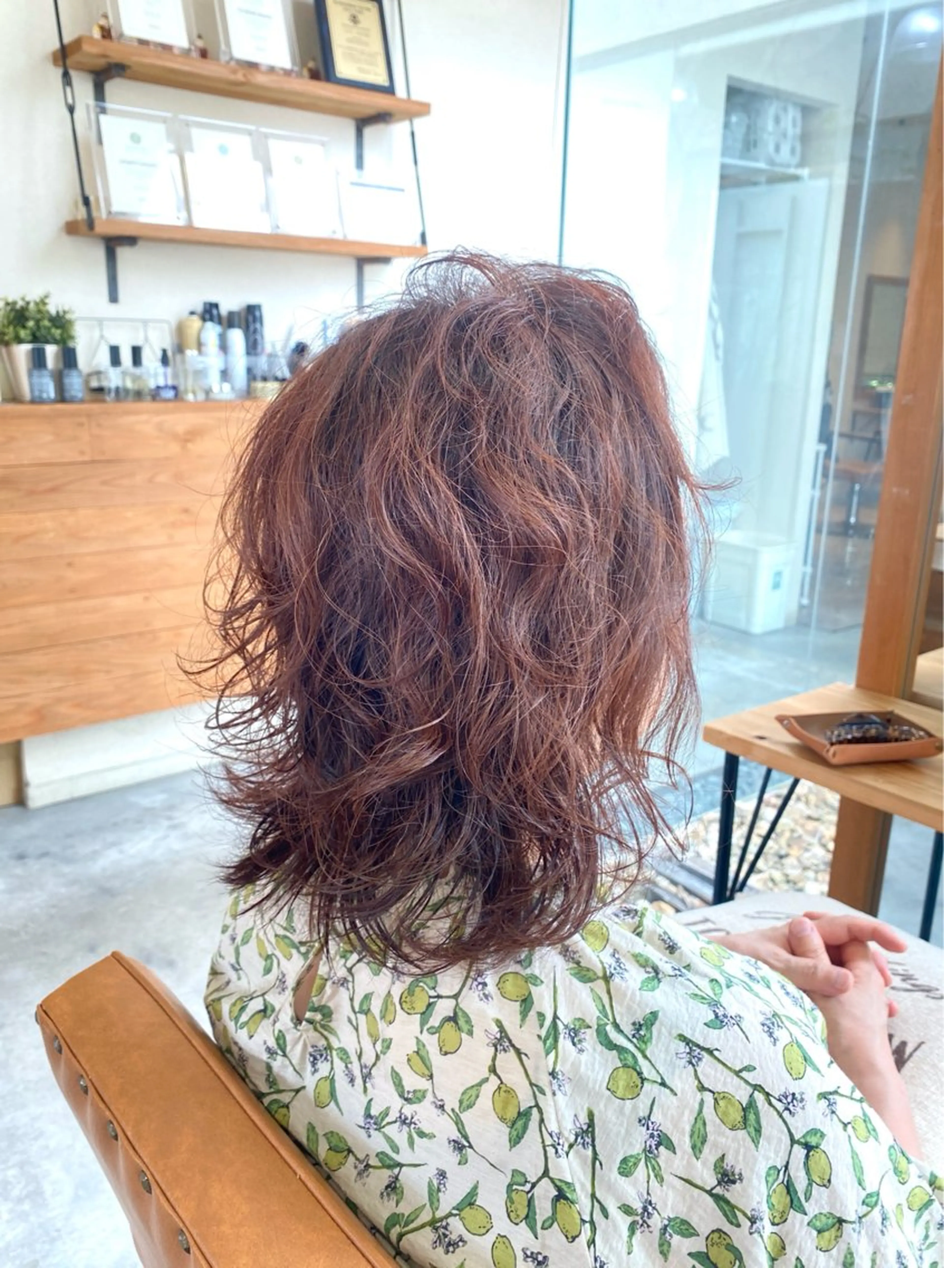 ミディアム カット ヘアカラー トリートメント 酸性ストレート/ブリ ーチなしWカラー河本のヘアスタイル