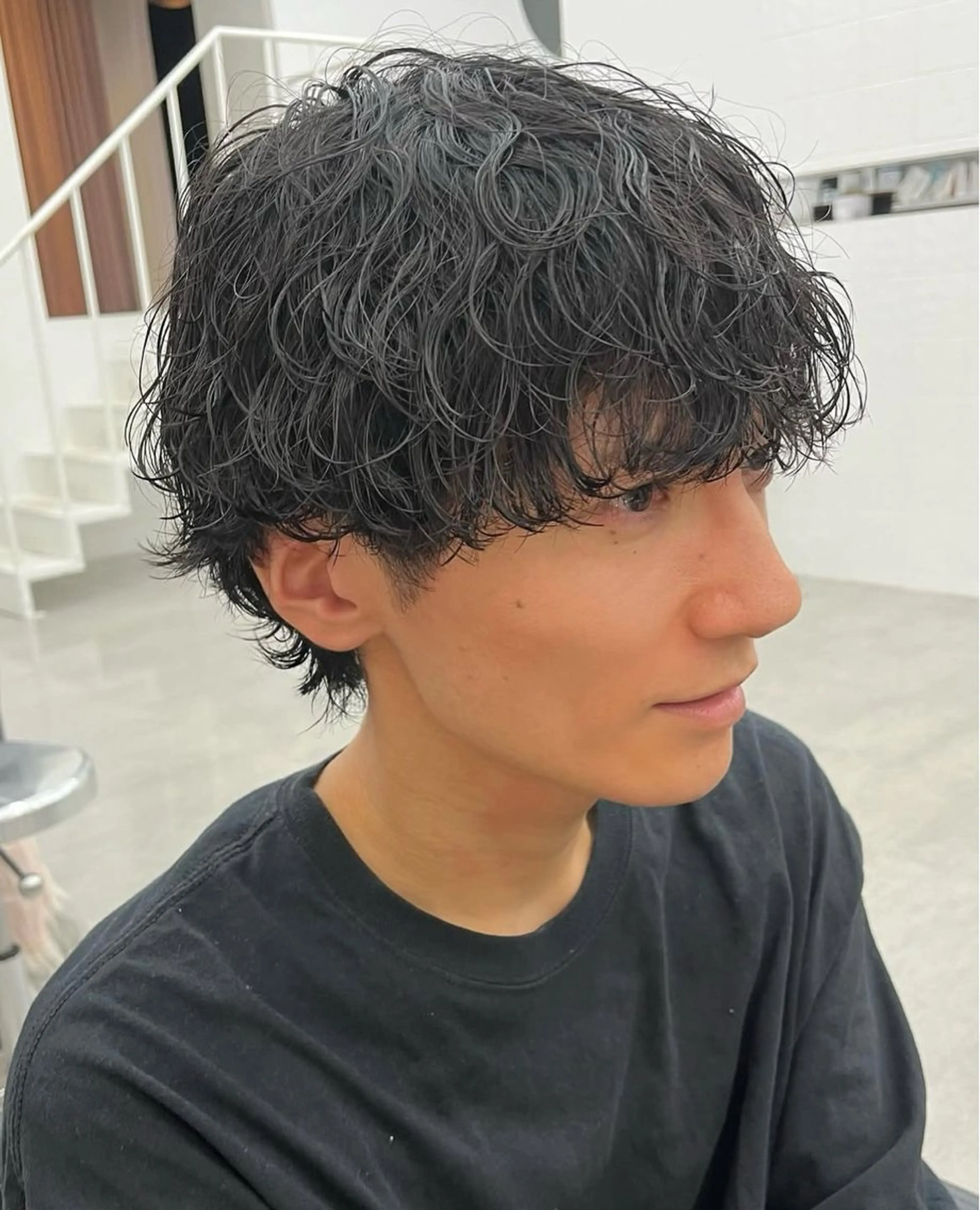 ショート パーマ メンズ フェザーパーマ メンズパーマ メンズツイストパーマ 波巻きパーマ スパイラルパーマ 網谷 萌夏のヘアスタイル