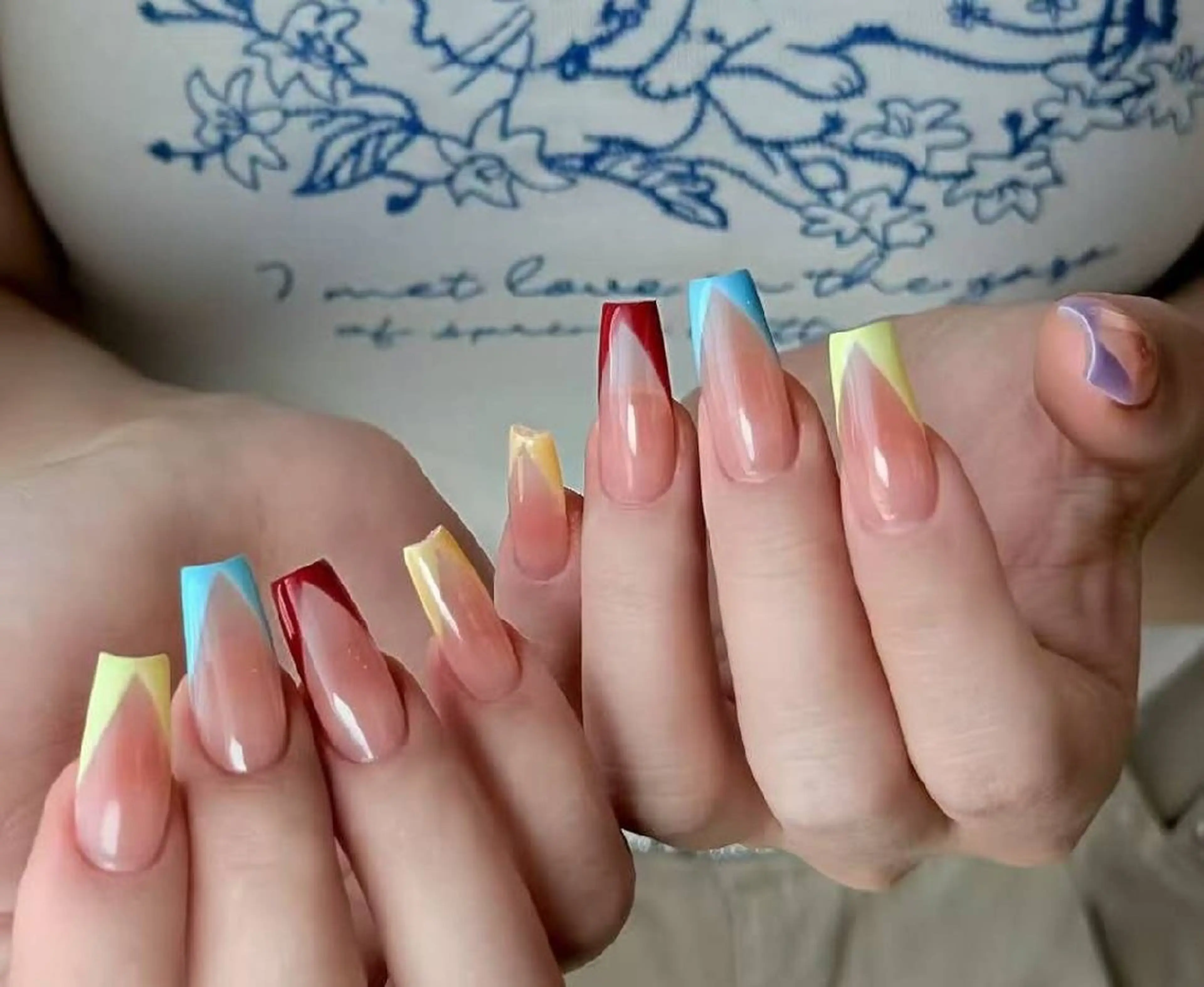 ネイル オーロラネイル フラワーネイル フットネイル フレンチネイル ジェルネイル ハンドネイル Oomiya 服部のネイルデザイン