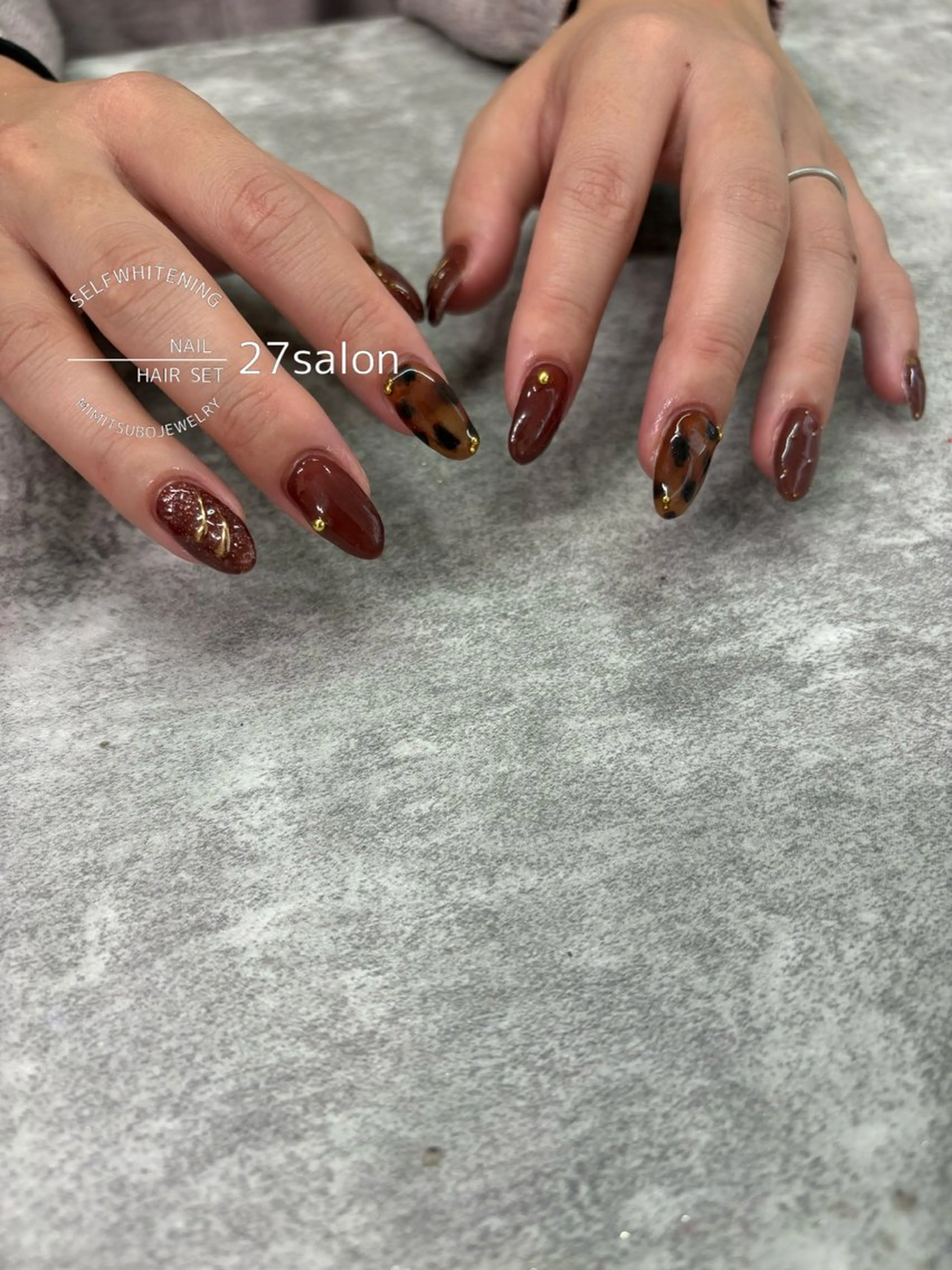 ネイル ブラウン ニュアンスネイル 赤色 ハンドネイル 27salon yuinaのネイルデザイン