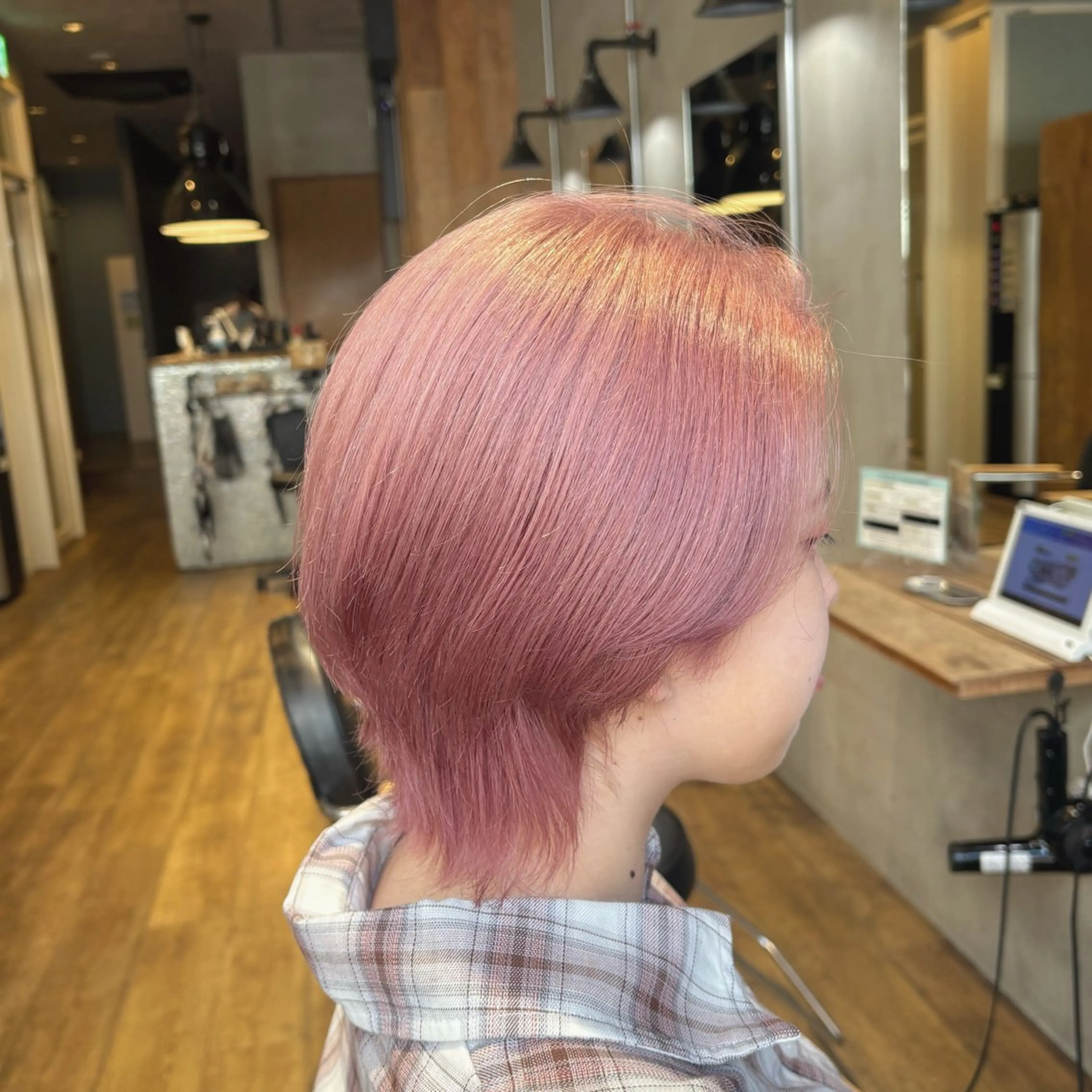 ショート カラー ブリーチ ピンクカラー ホワイトピンク カット ヘアカラー トリートメント 【 Lafith 】 WAKOのヘアスタイル