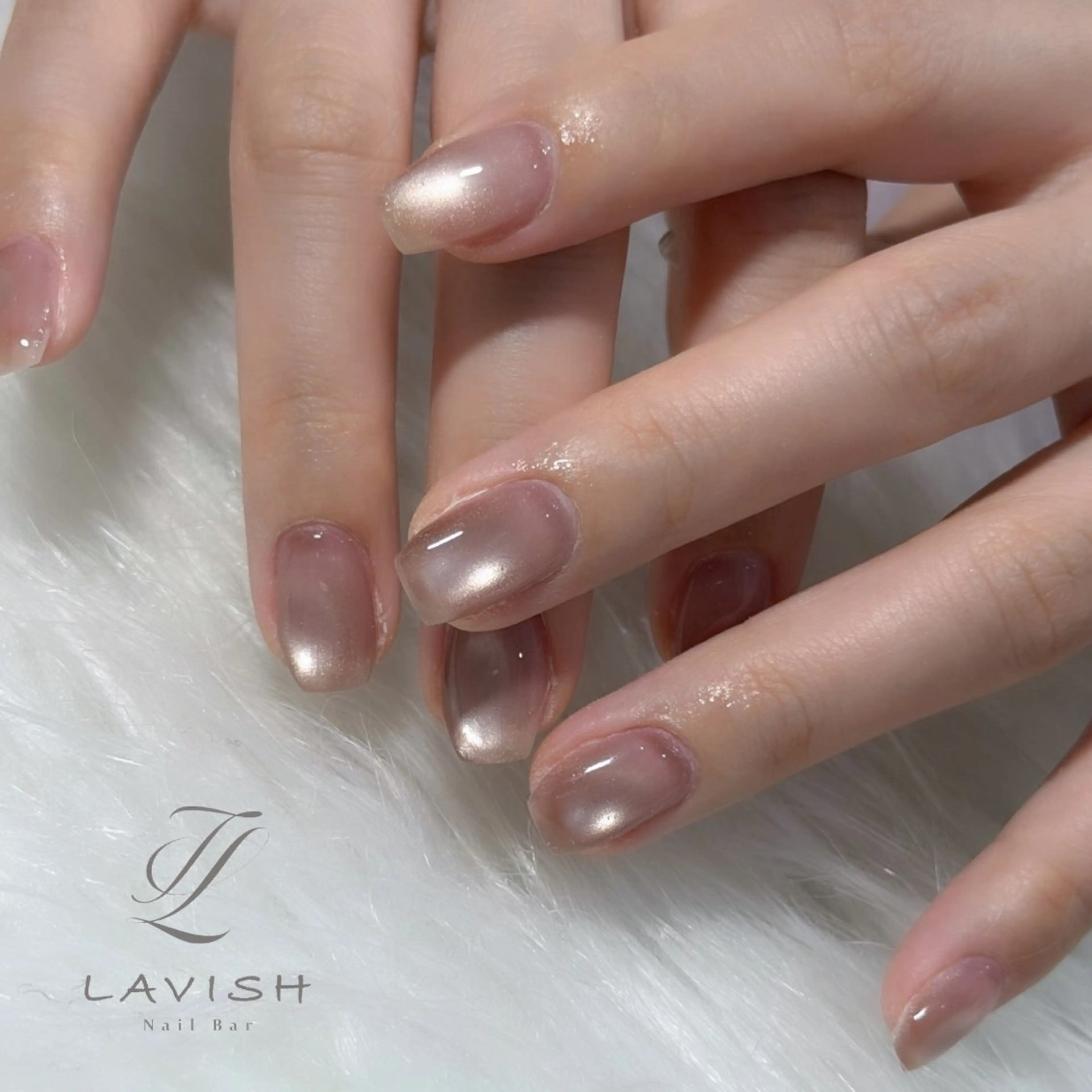 ネイル ハンドネイル フットネイル LAVISH nanamiのネイルデザイン