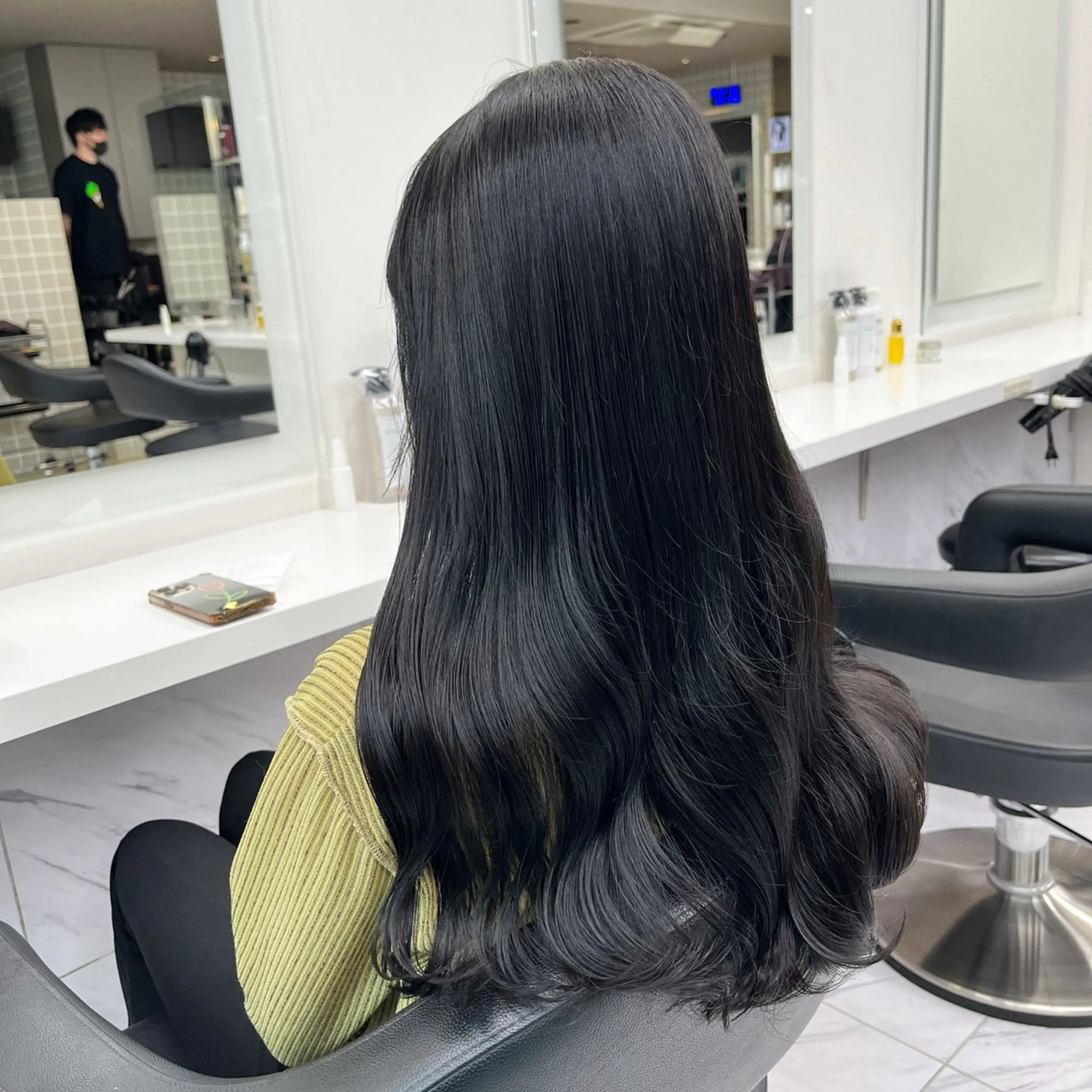 ロング 寒色＆ブリーチ特化 寒色MiOのヘアスタイル