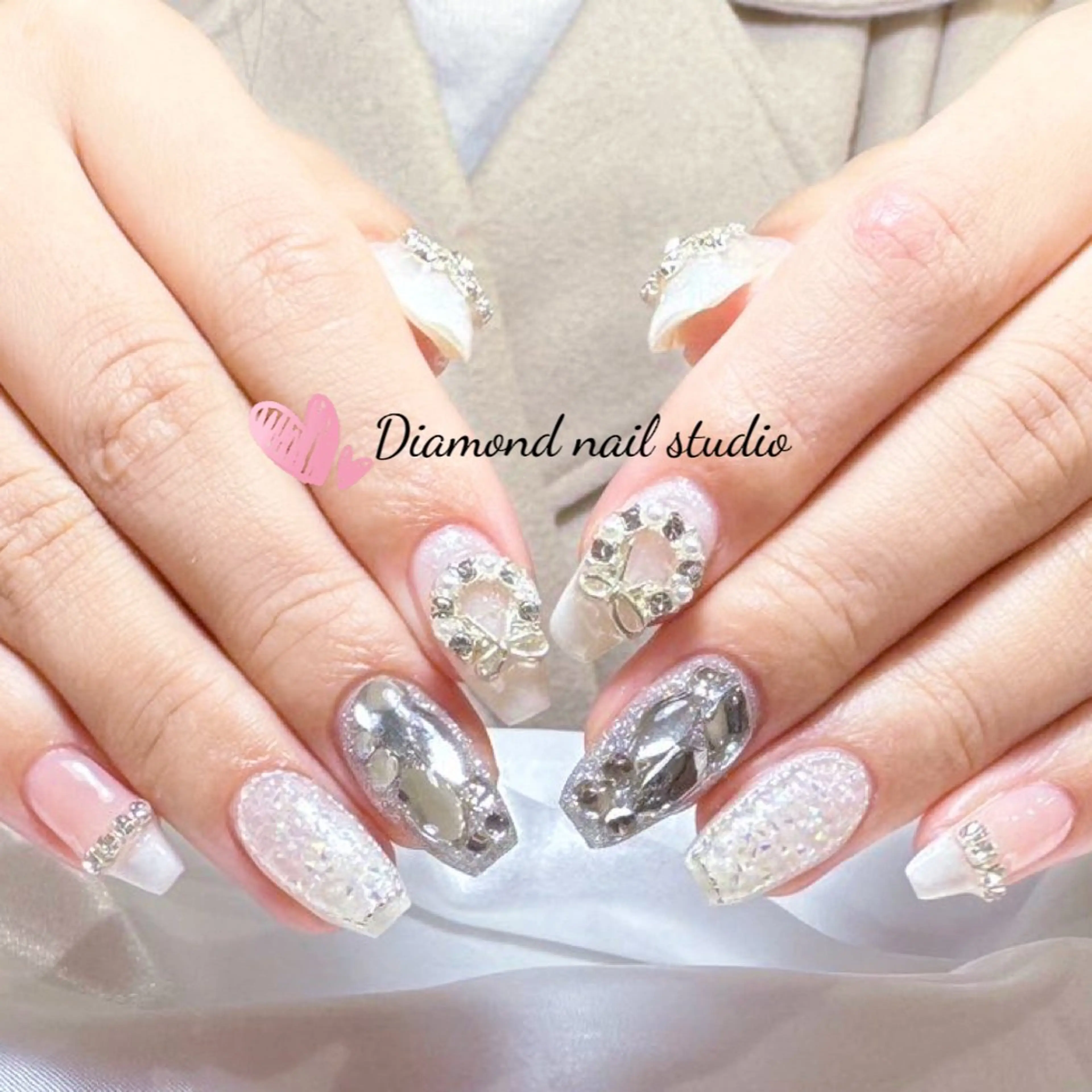 ネイル アートネイル オーロラネイル フラッシュネイル ガーリー キラキラネイル ハンドネイル Una NAILMANAMIのネイルデザイン