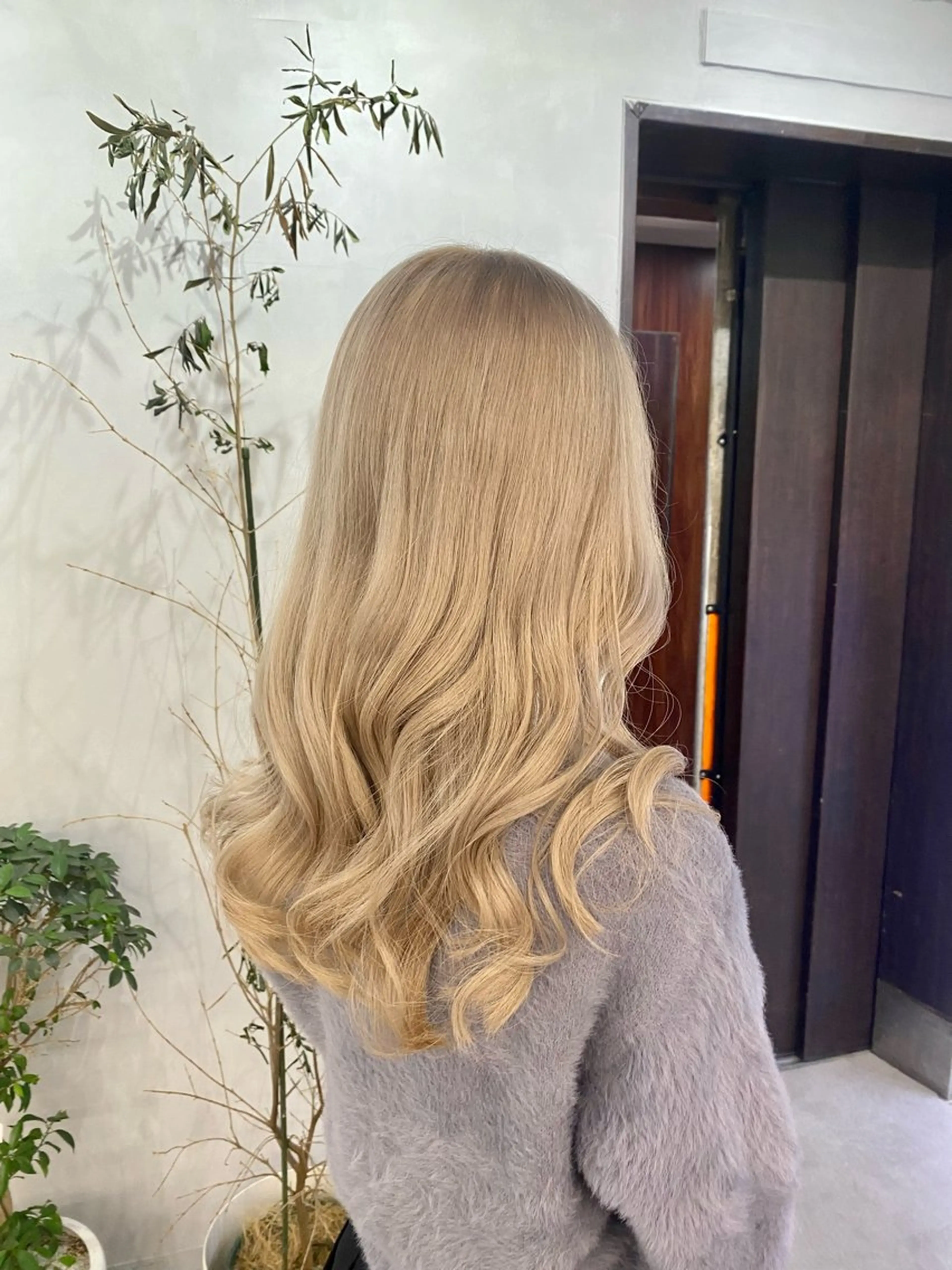 セミロング カラー カット ヘアカラー 金子 真悠のヘアスタイル