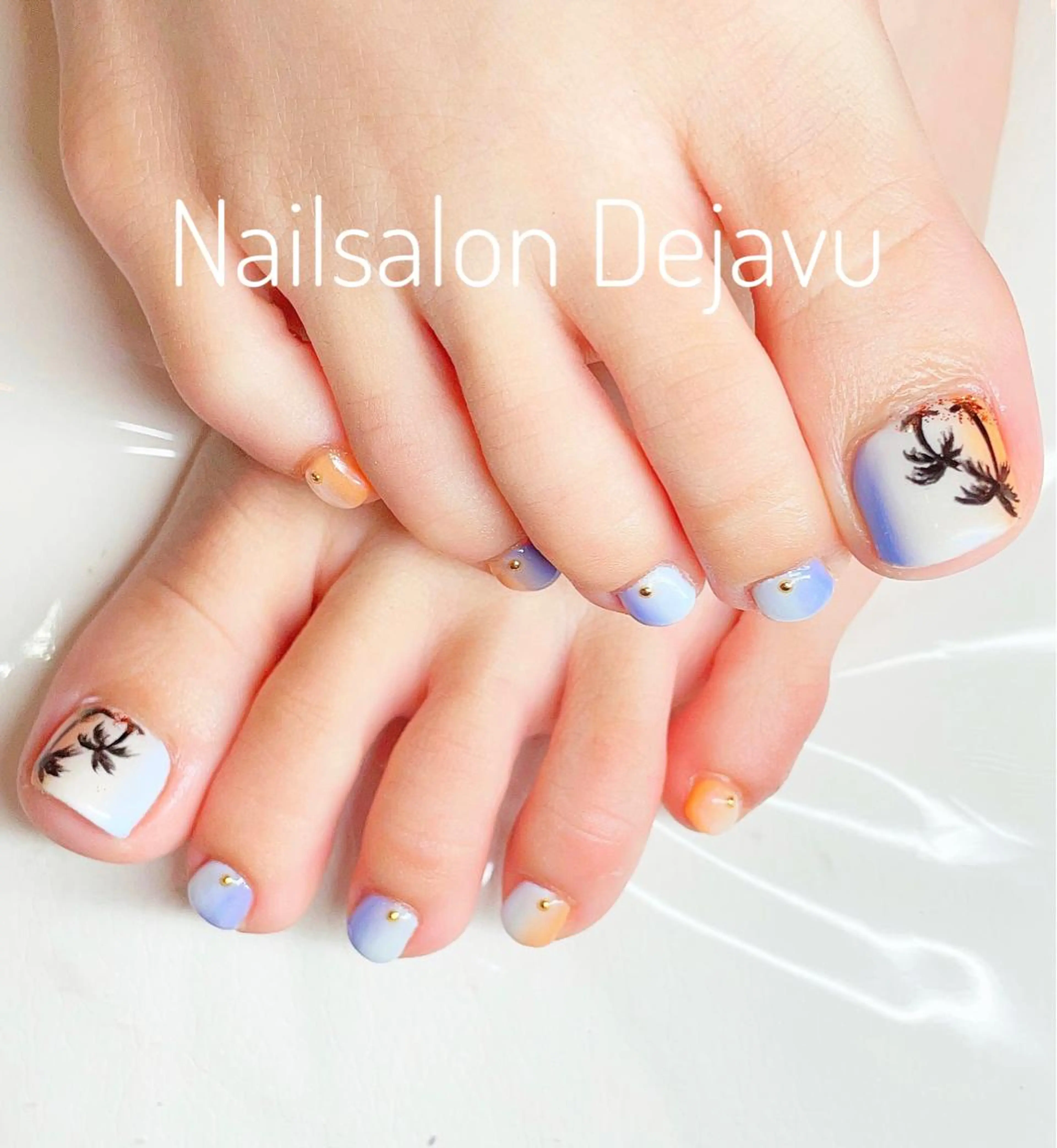 ネイル アートネイル フットネイル グラデーション 持ち込み ストーンネイル Nail salon Dejavu 🌿のネイルデザイン