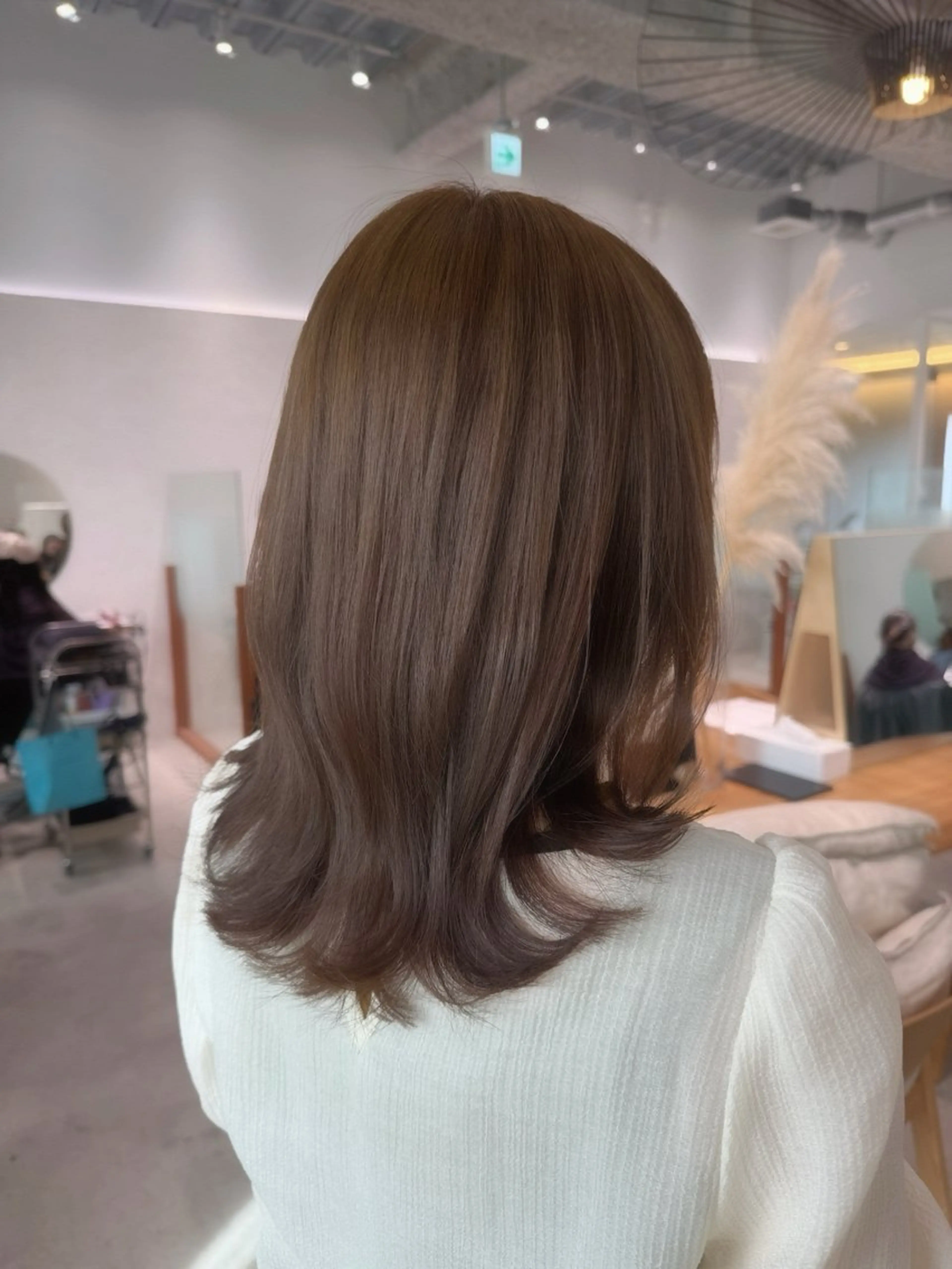 ミディアム カット ヘアカラー 宮澤 美幸のヘアスタイル