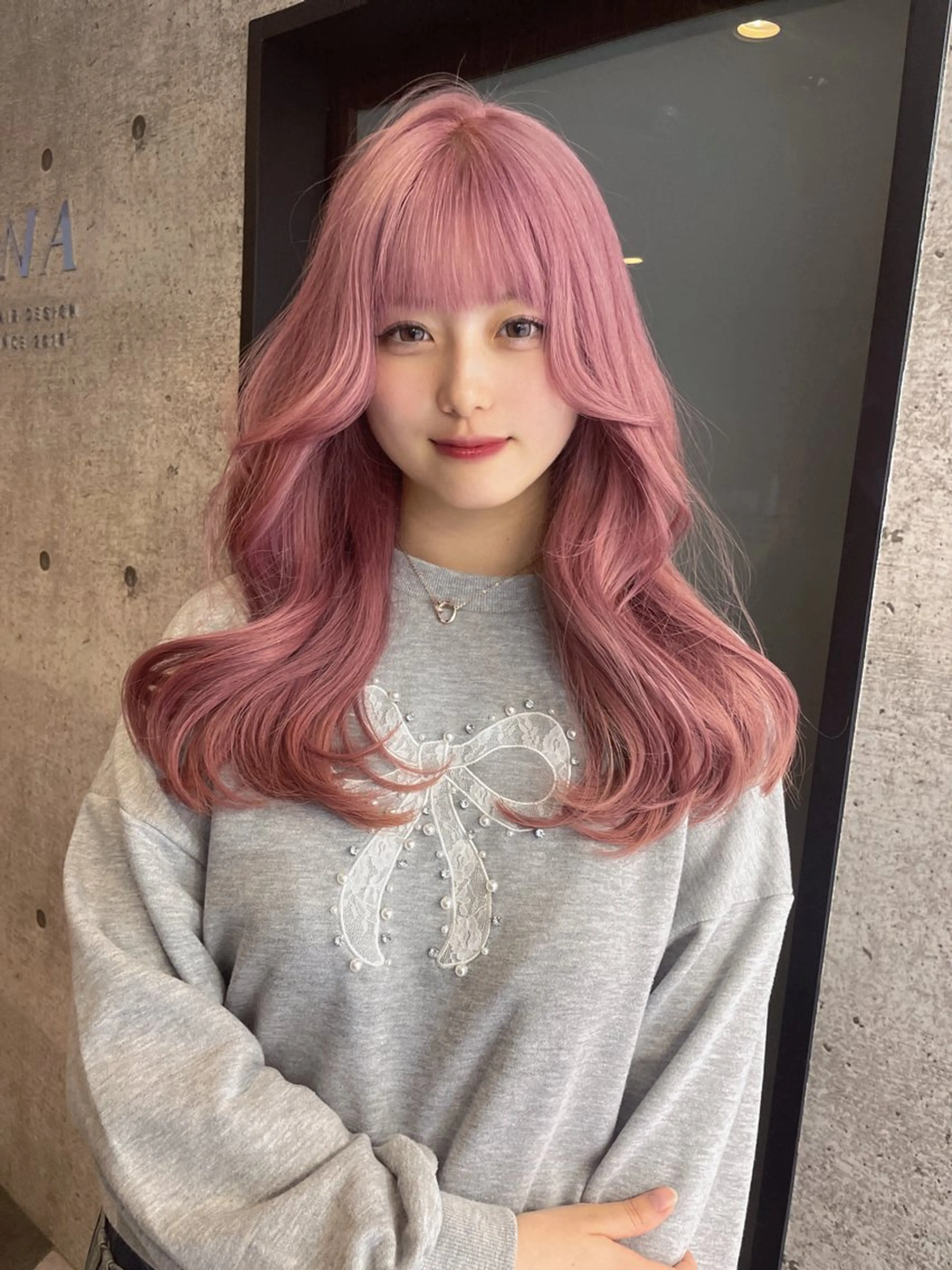 ロング ヘアカラー GEM YURI ハイトーンカラーのヘアスタイル