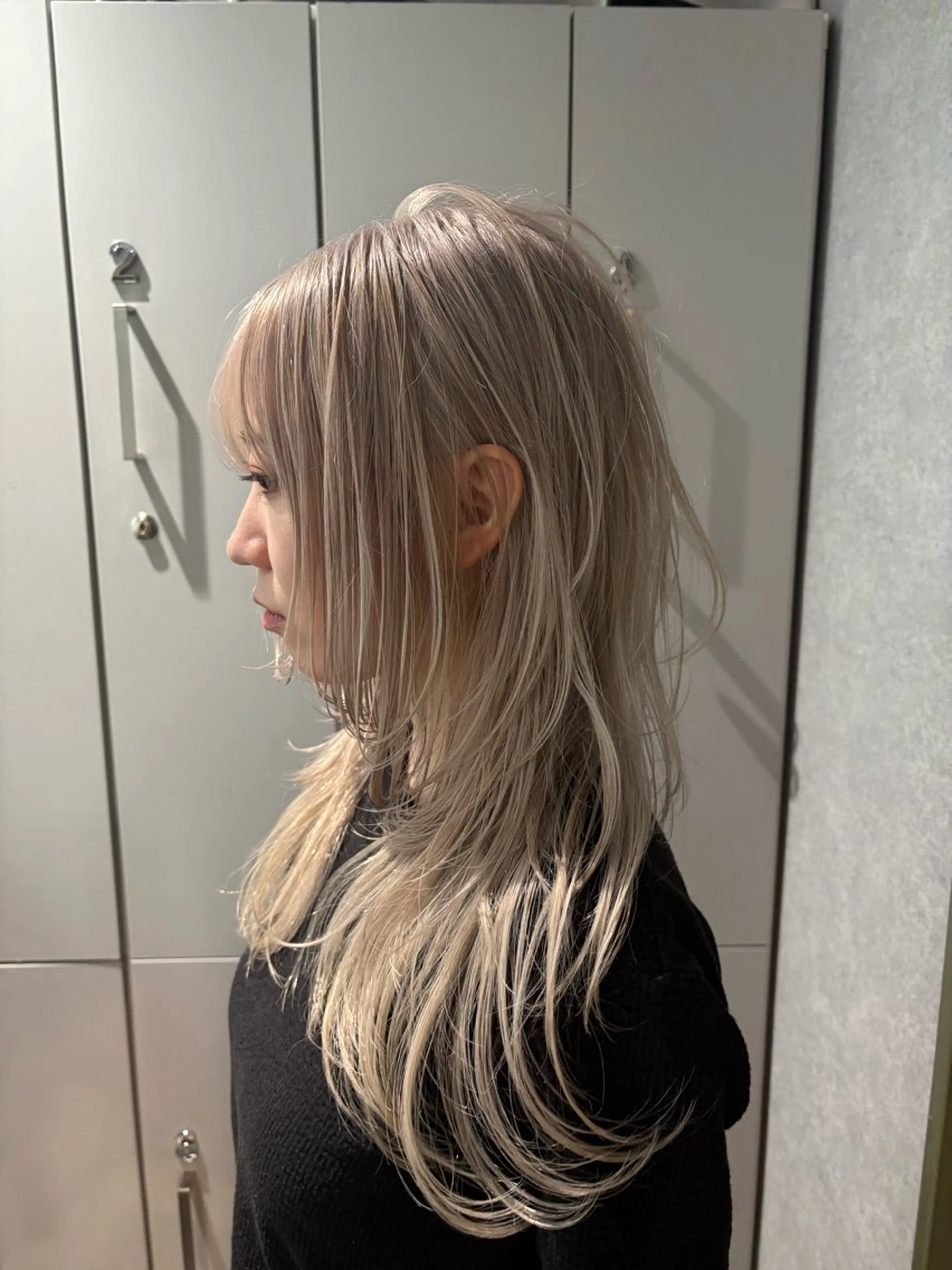 セミロング カラー ウルフカット カット ヘアカラー トリートメント jyui/原宿 ハイトーン/デザインのヘアスタイル